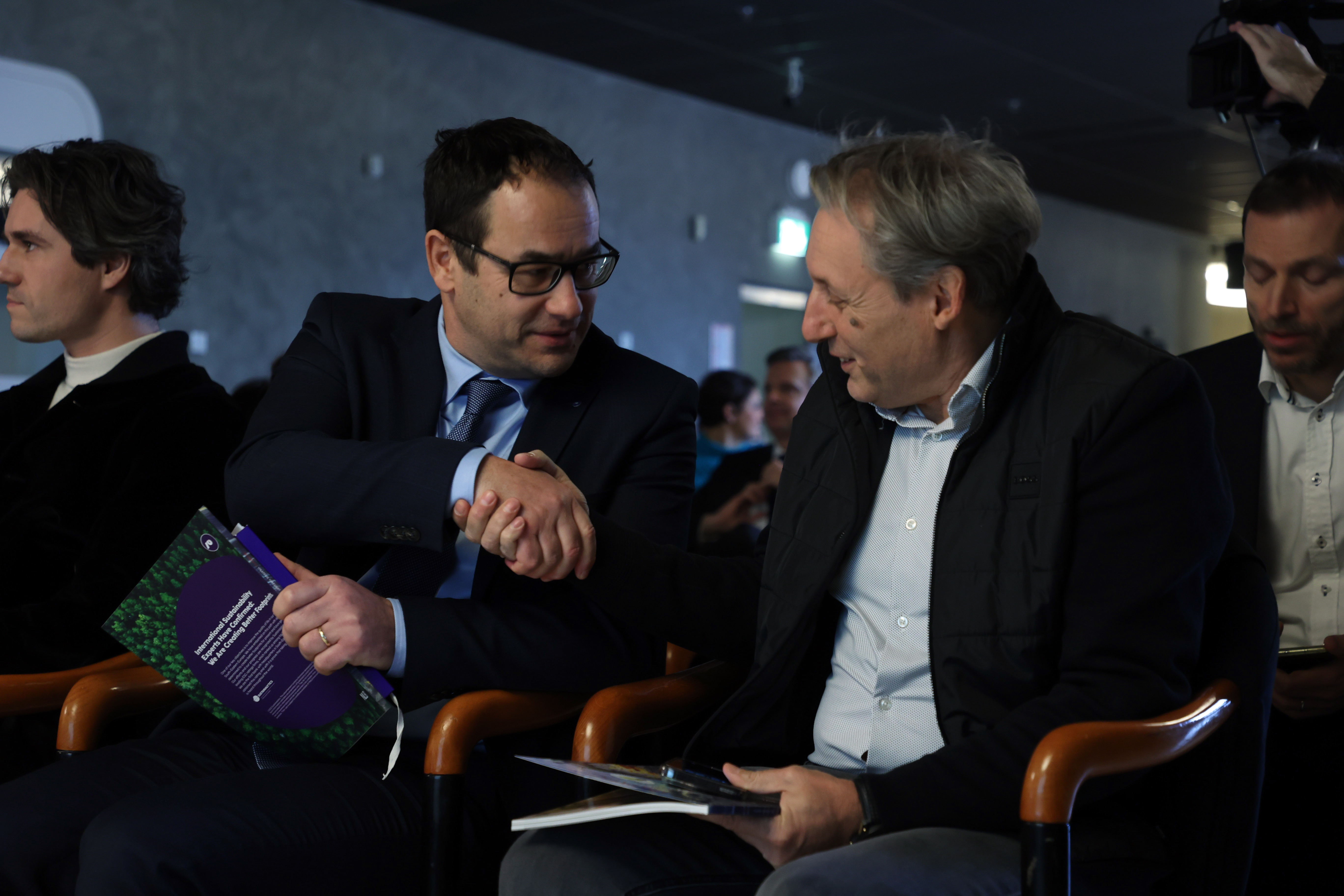 Okrogla miza,inštitut za strateške rešitve,isr,publikacija,maxi,andrej lasič,nlb,aljoša tušek,tushek