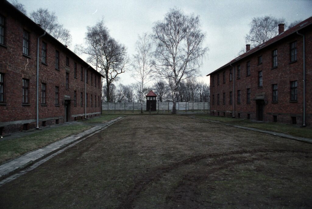 1674797635-Auschwitz-2-1024x686.jpg