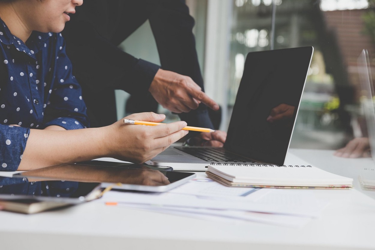 služba, delovni kolektiv, odnosi, nadrejeni,