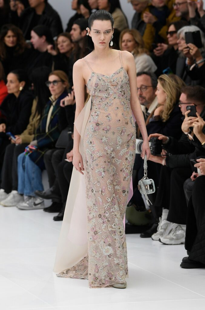 1675095181-teden-visoke-mode-v-parizu-2023-9-677x1024.jpg