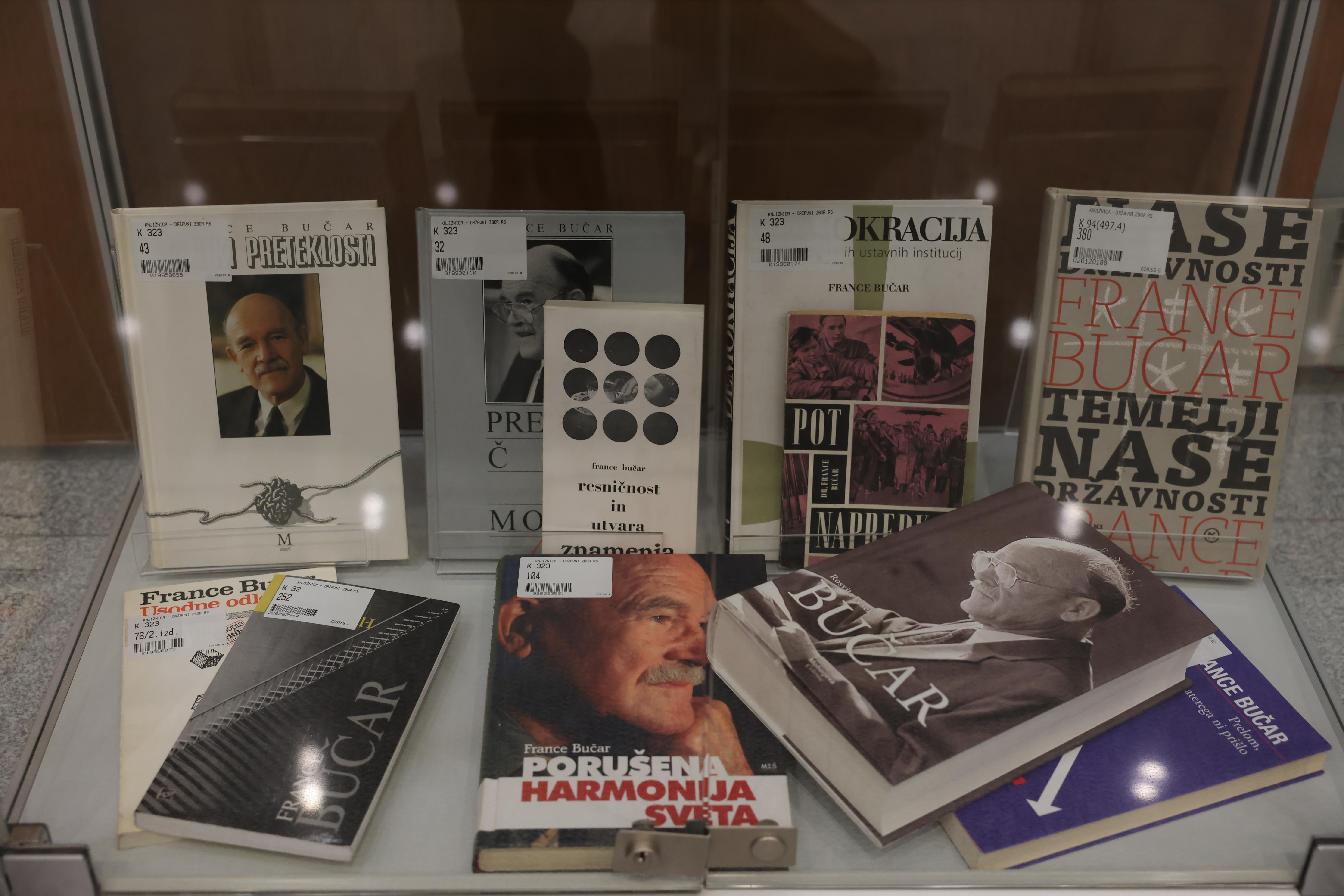 priložnostna razstava Bučarjevih del v DZ