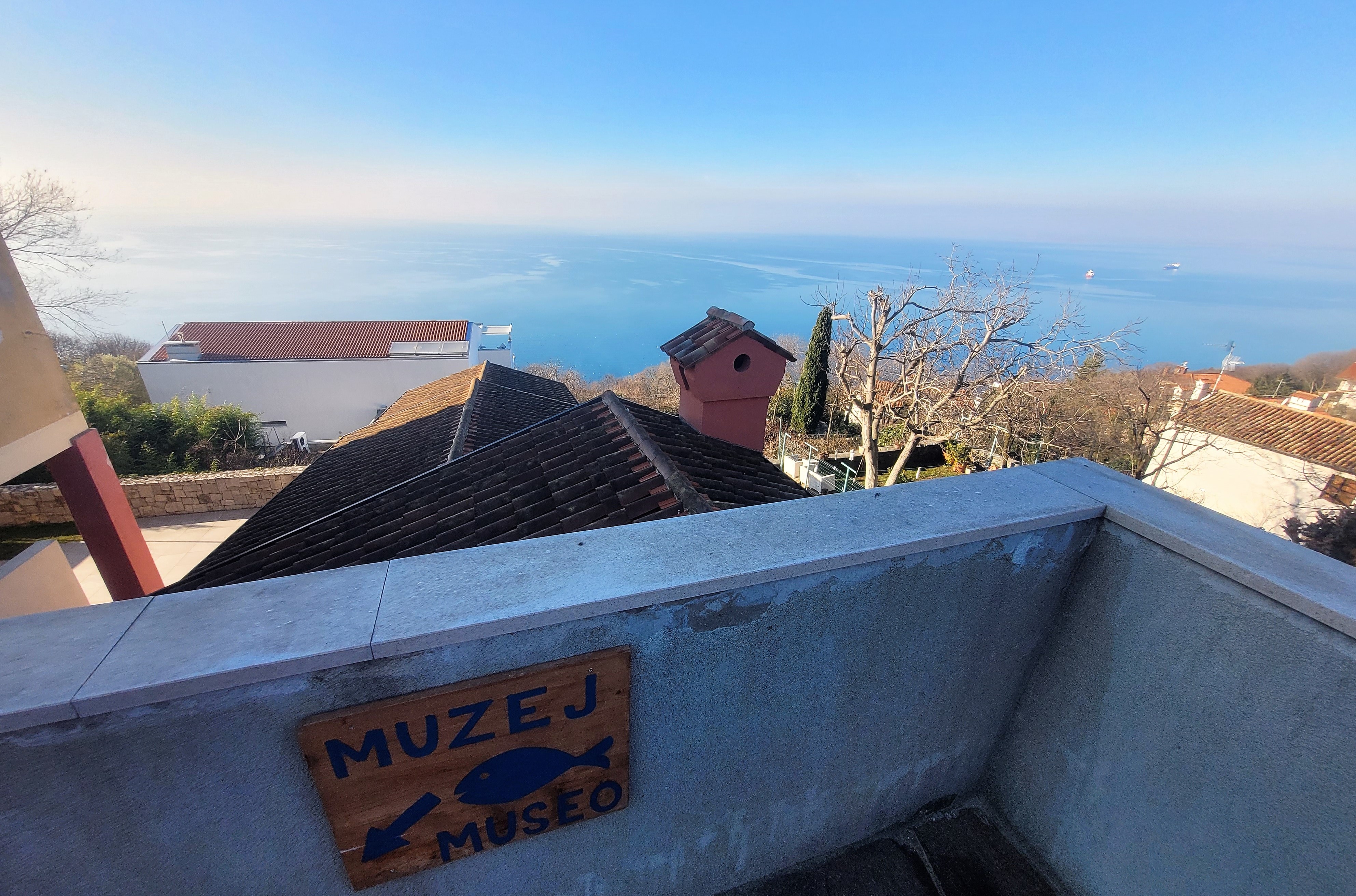 Križ nad trstom, zamejska vas, italija