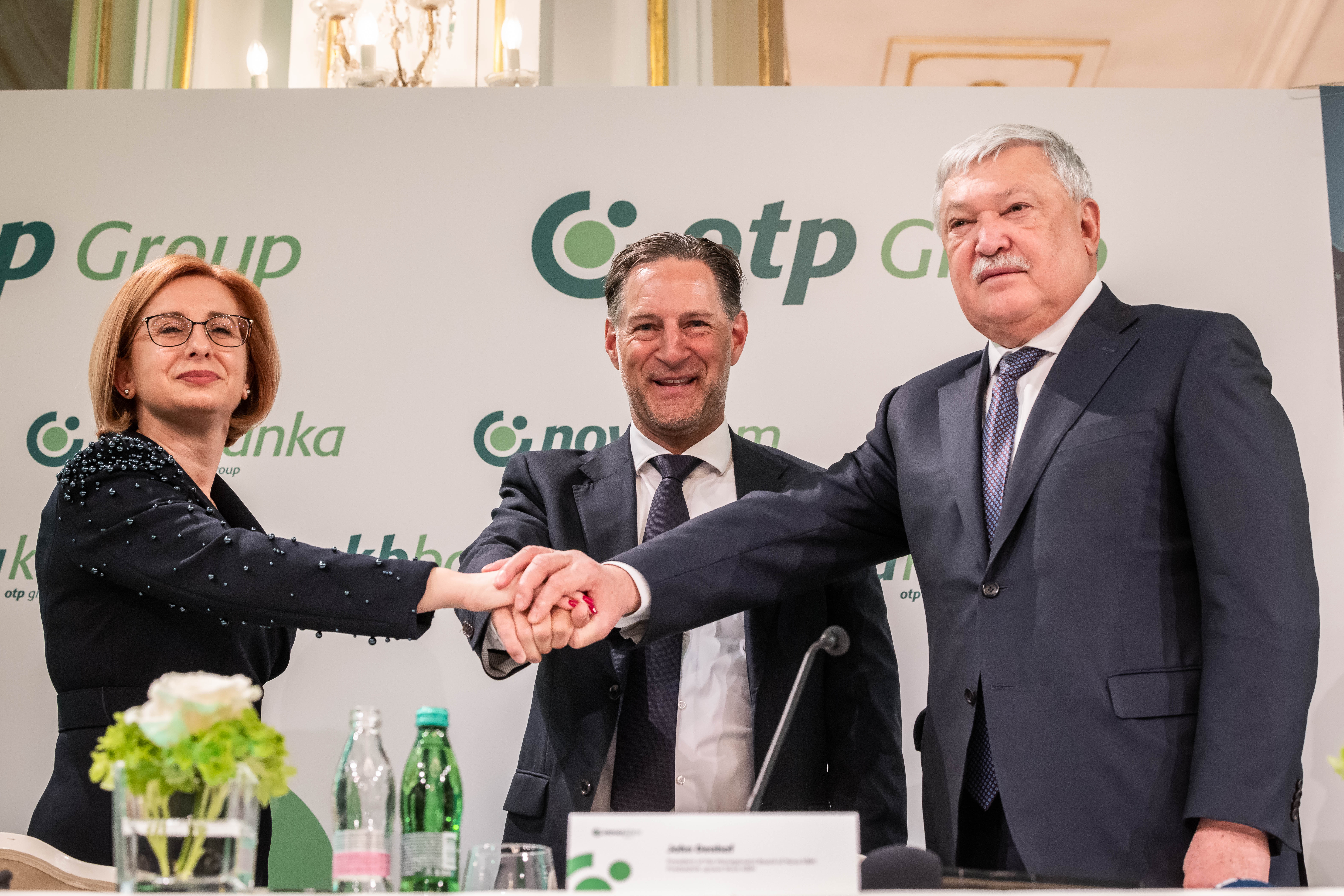 upine Nova KBM. Sandor Csanyi, John Denhof , Anita Stojčevska