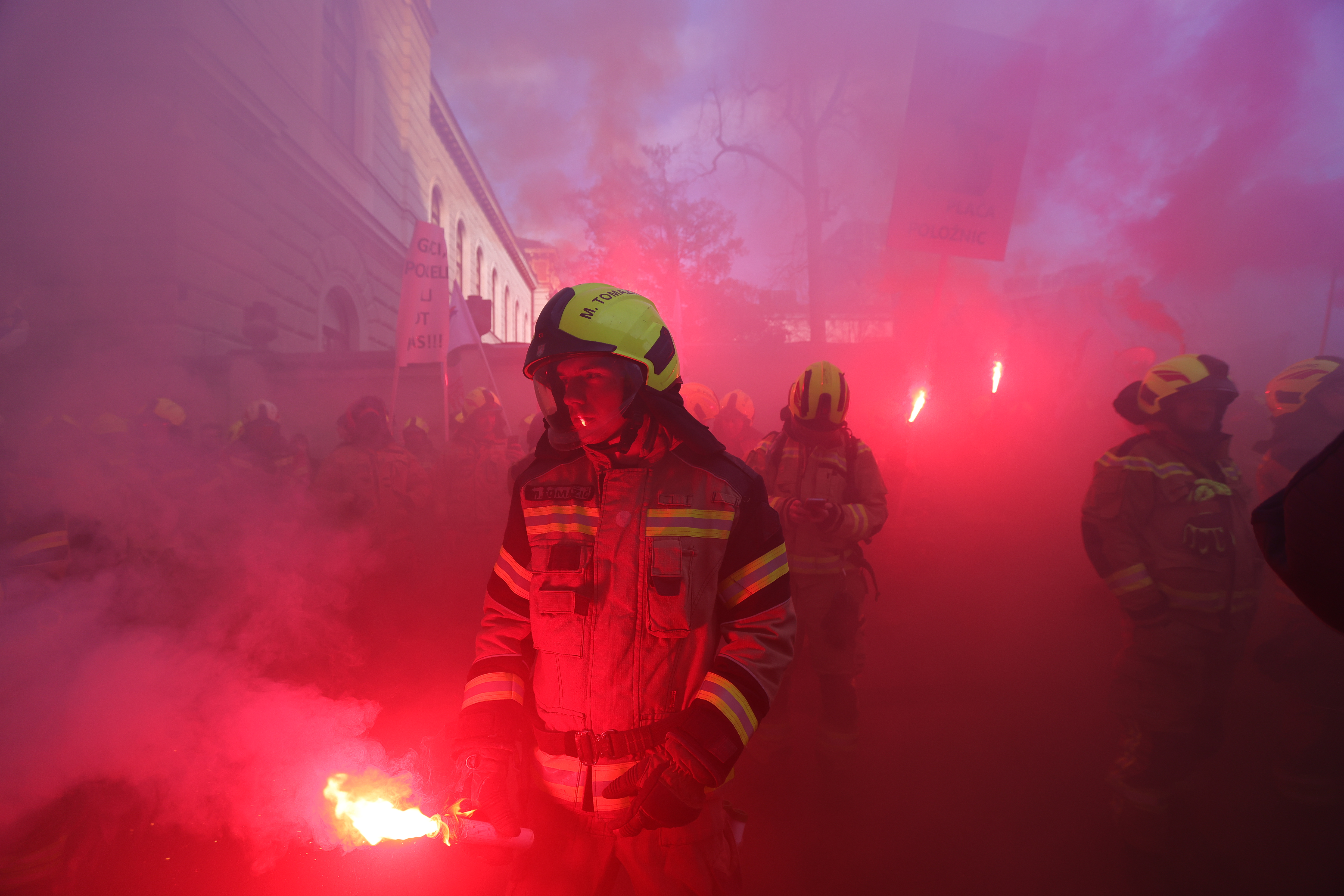 Protest poklicnih gasilcev