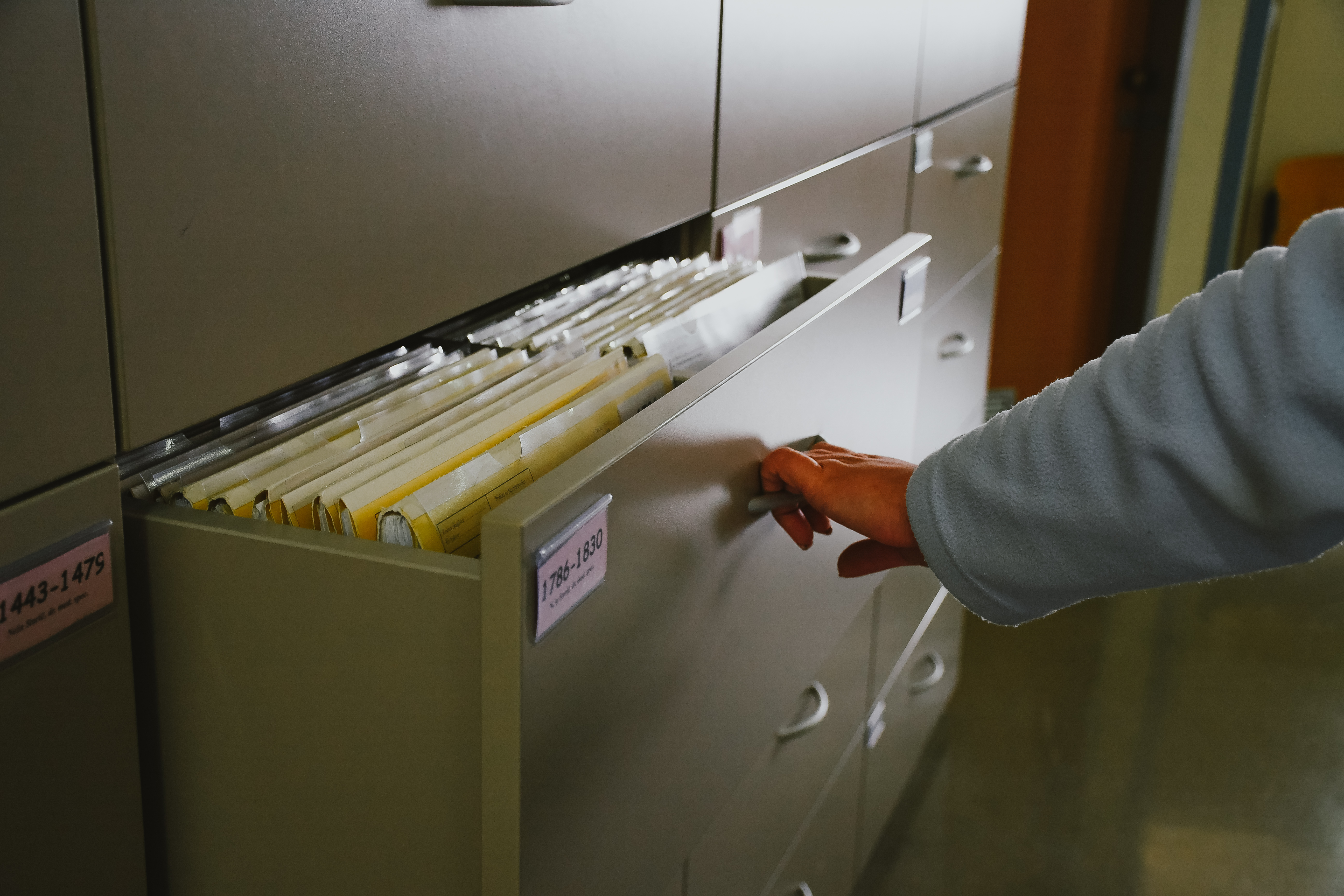 zdravstvo, zdravstveni dom, medicinska sestra, kartoni,