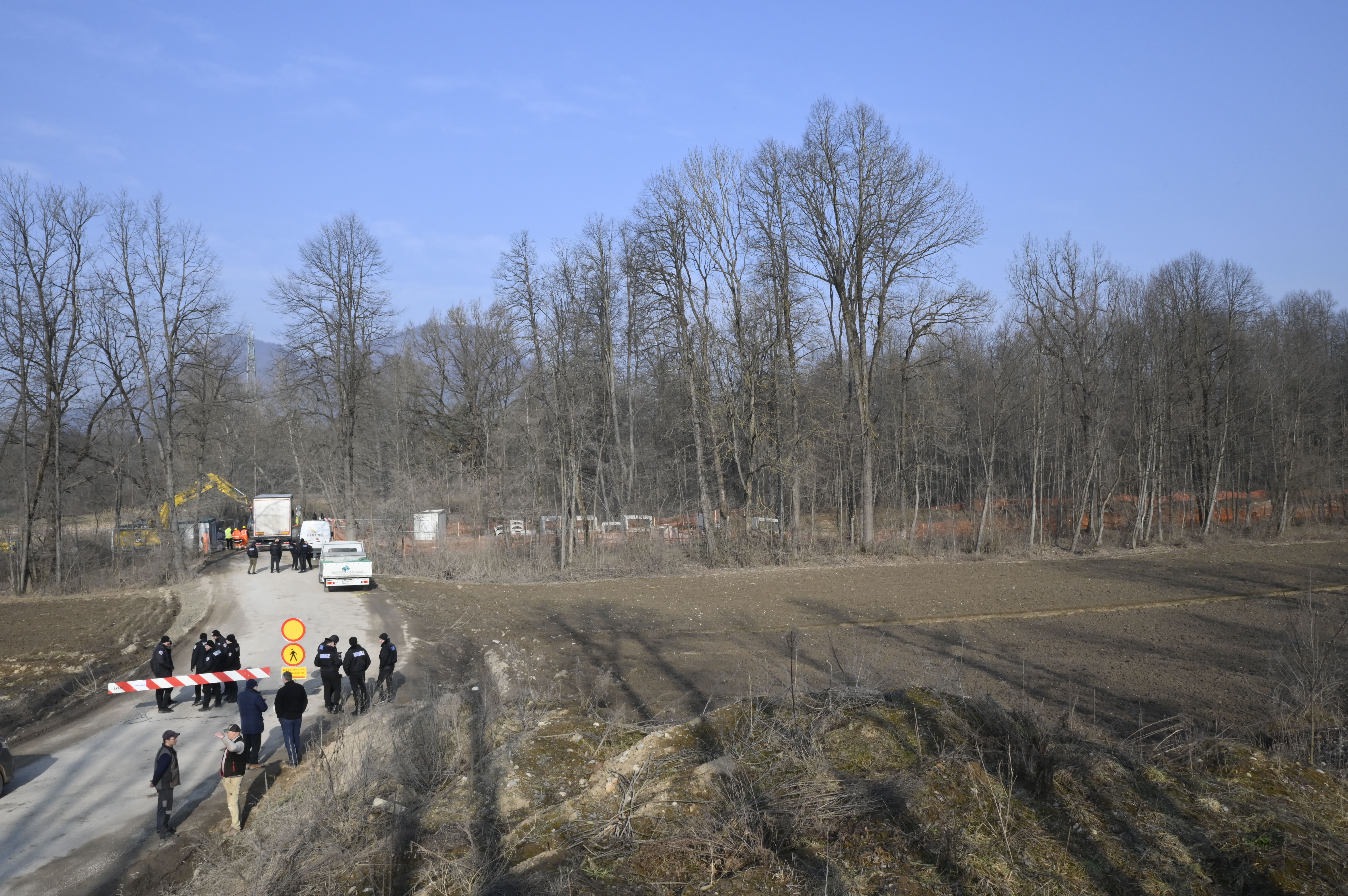 Gradnja kanala C0, varnostniki, protest