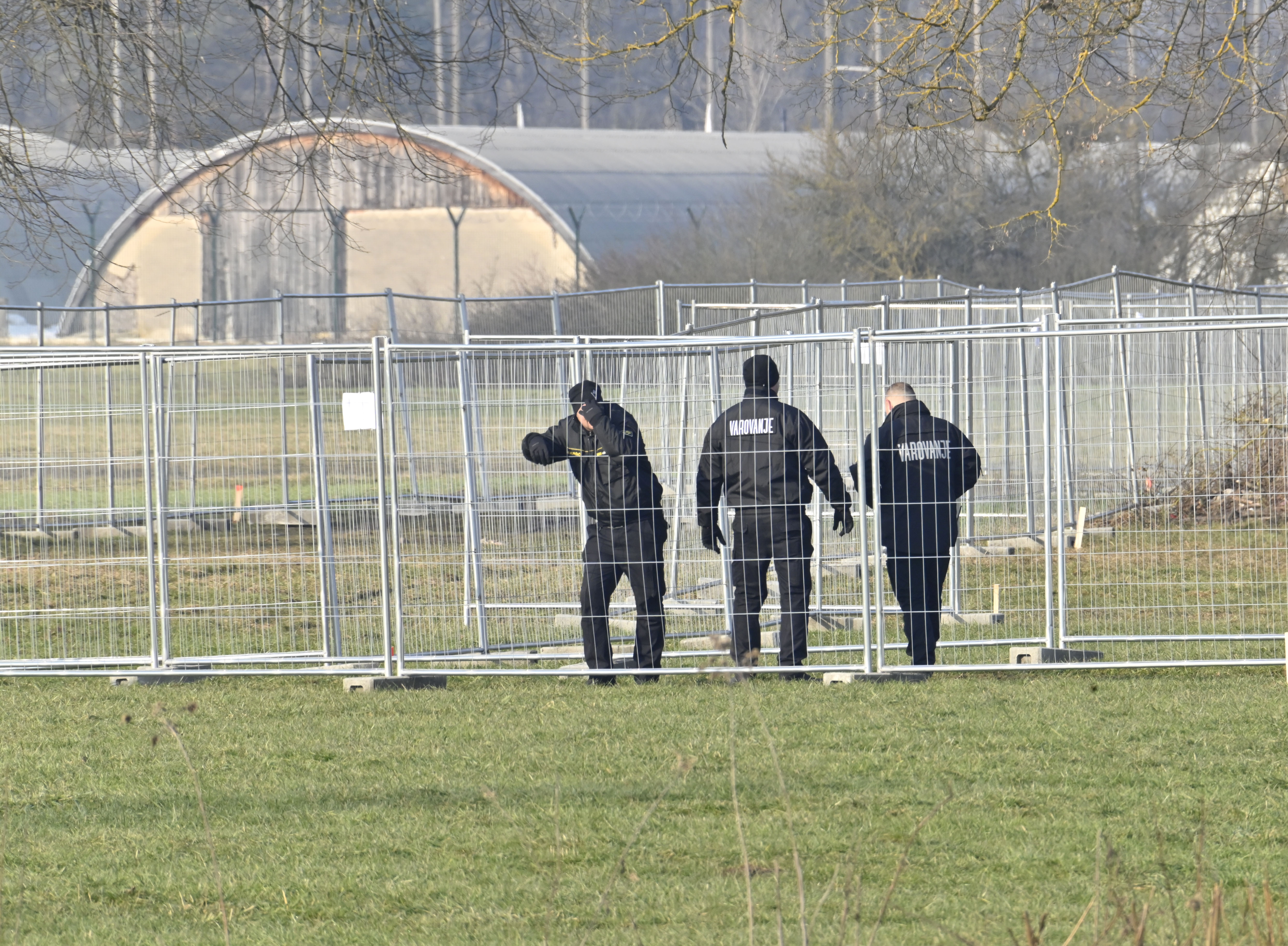 Gradnja kanala C0, varnostniki, protest