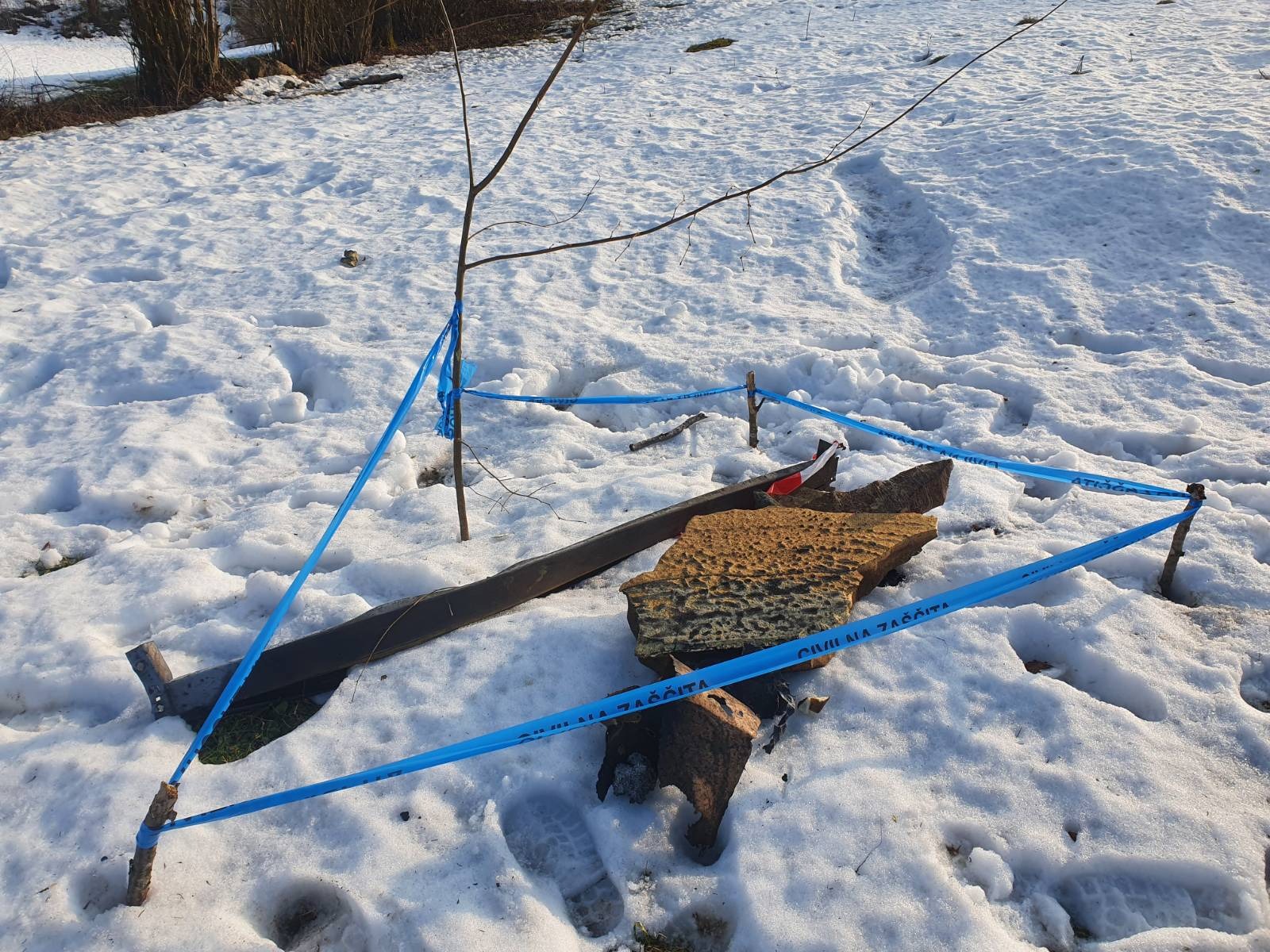 Eksplozija v Vrhniki - predmeti v okolici