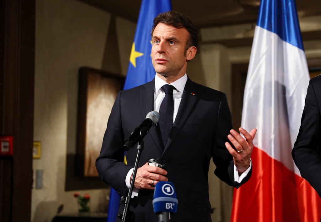 1676658130-macron1-1024x708.jpg