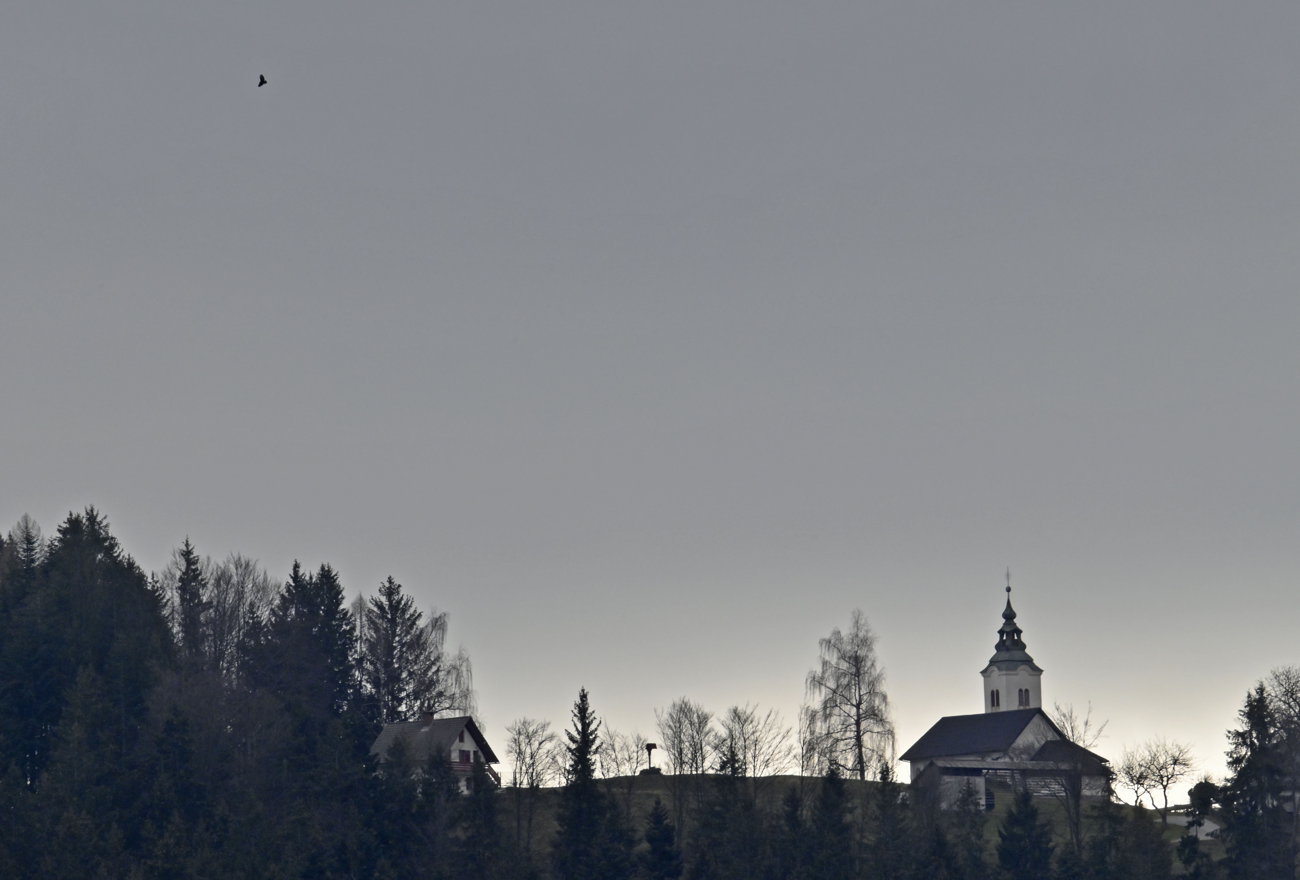 Cerkvica, Cerkev, oblačno nebo