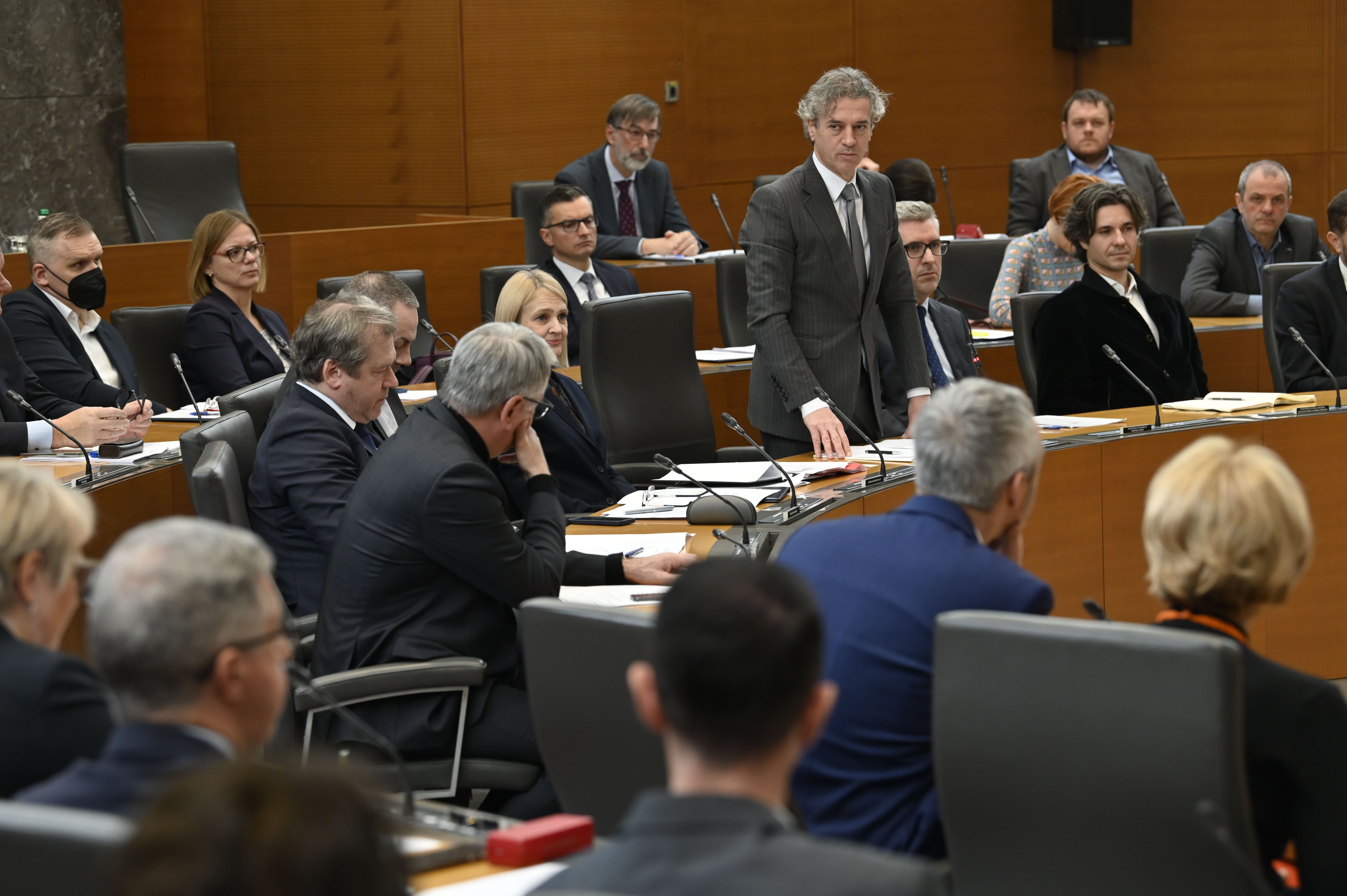 Robert Golob, poslanska vprašanja