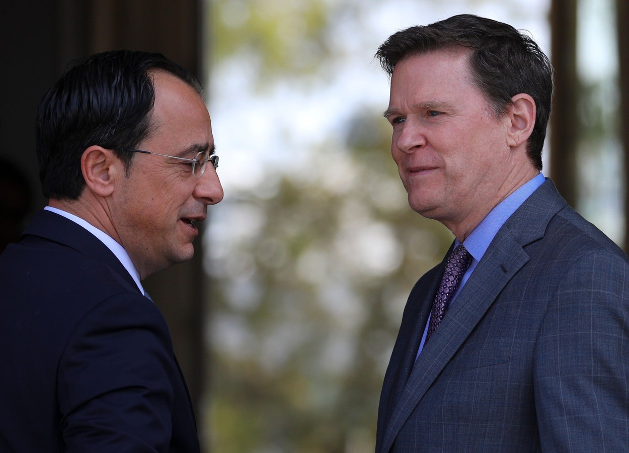 Predsednik Cipra Nikos Hristodulides s političnim voditeljem ciprskih Turkov Ersinom Tatarjem. (Foto: PROFIMEDIA)