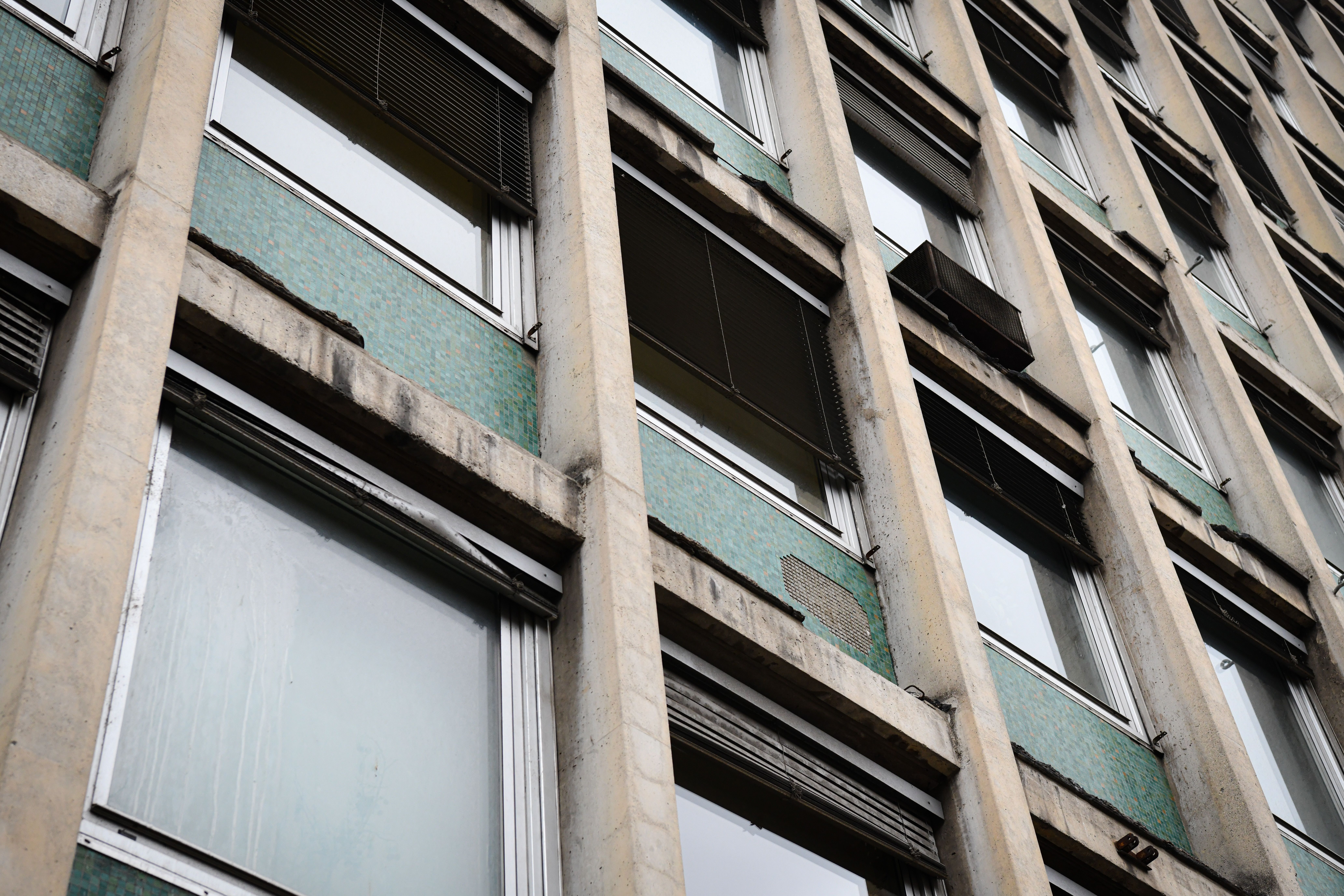 Konzorcij, zapora pločnika, padajoč omet, Slovenska cesta