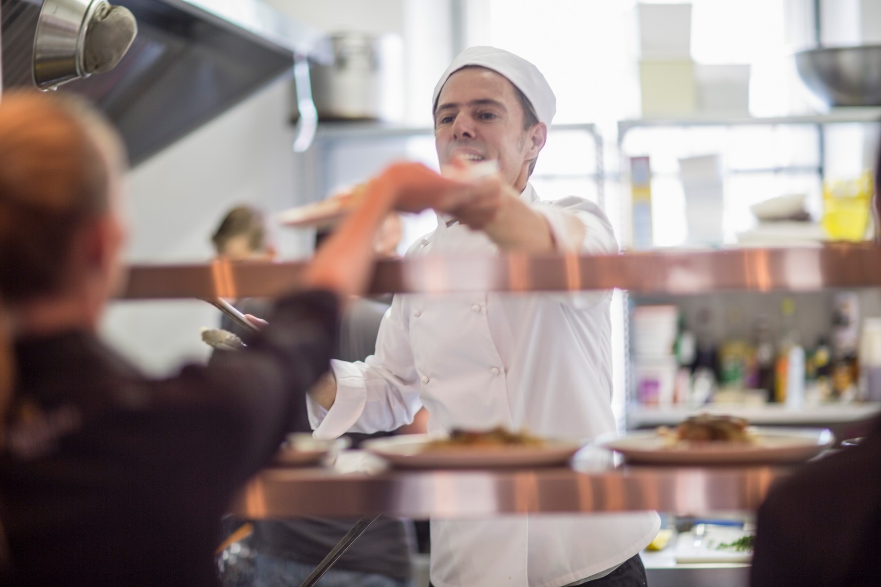 delo, zaposleni, kuhar, natakar, strežba, gostilna, gostinstvo