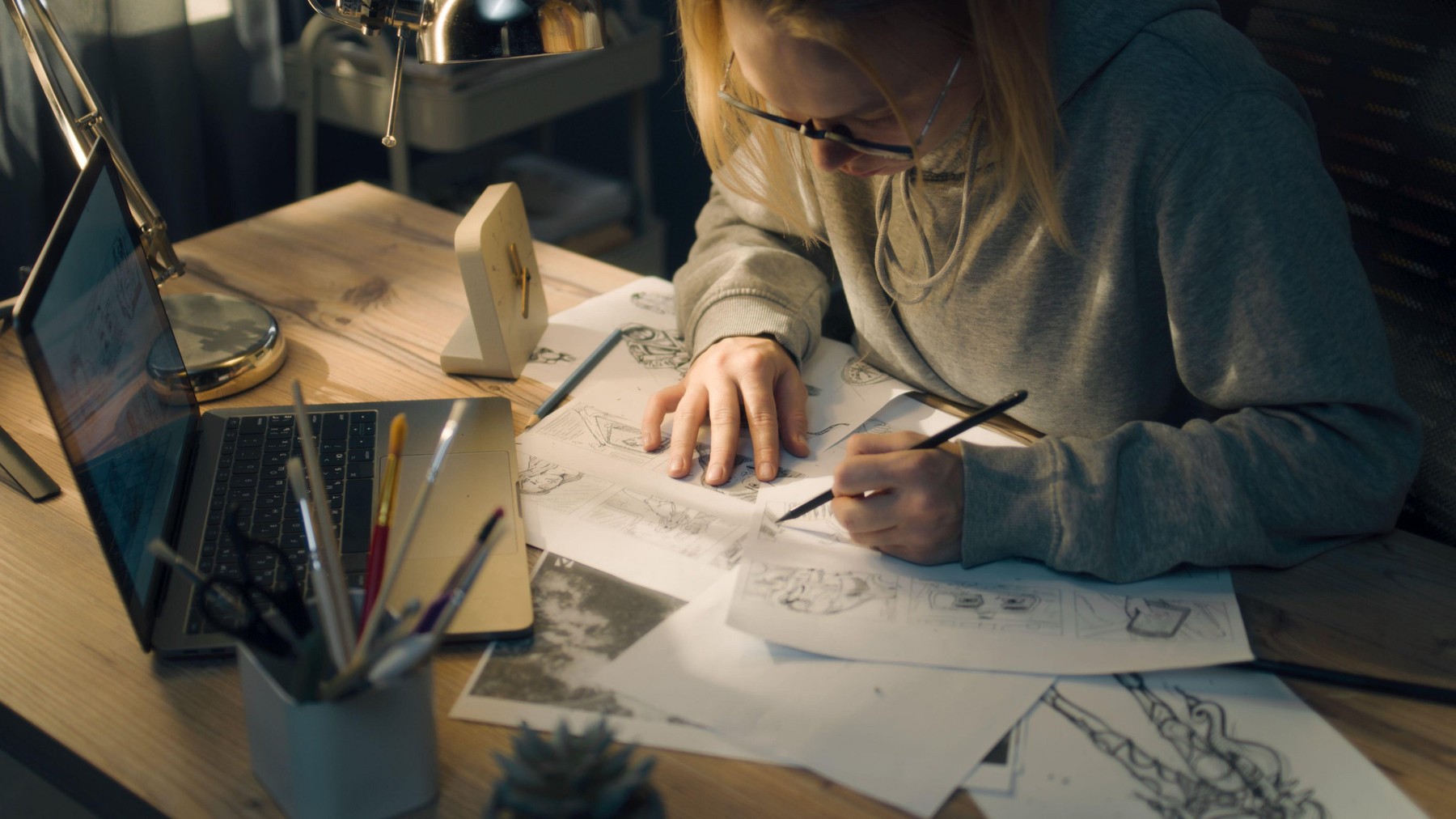 zaposleni, delo pozno ponoči, služba, zaposlitev