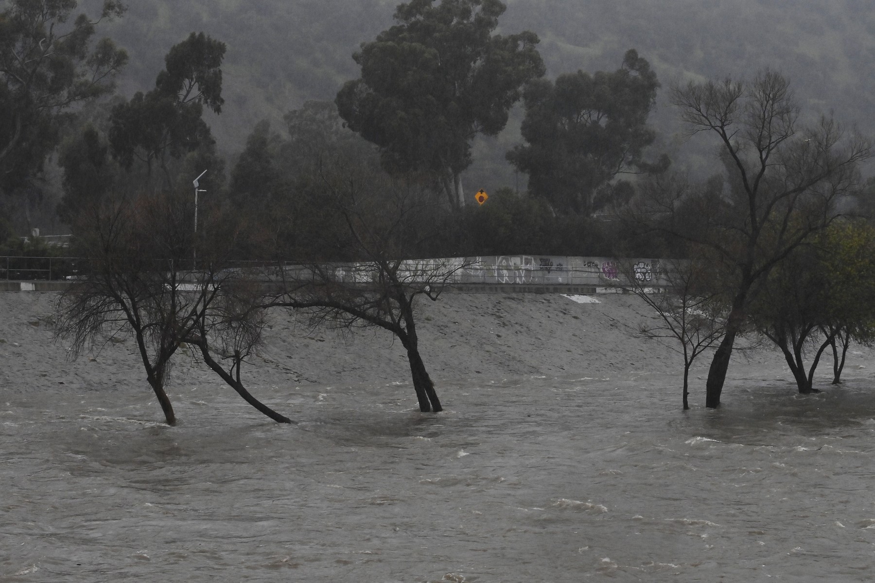 močan dež, kalifornija zda, poplave