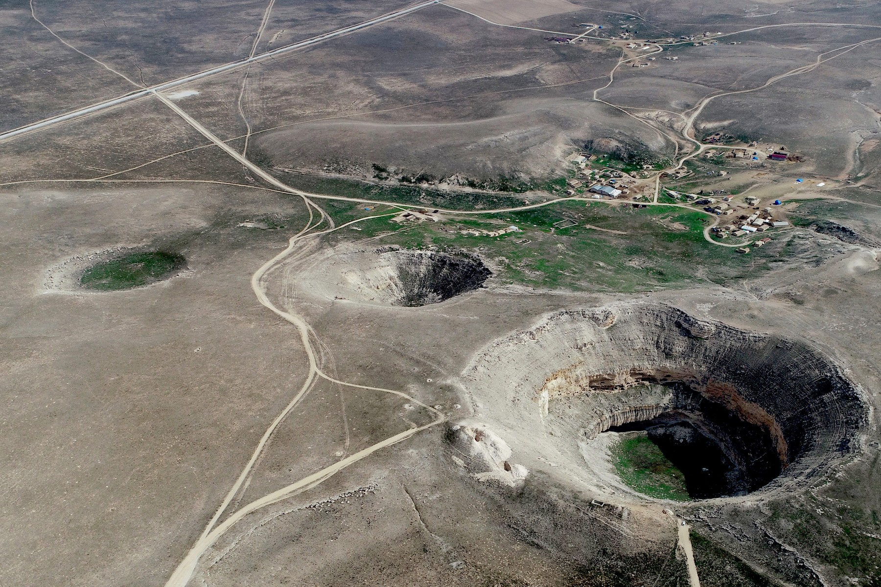 vrtače, luknje v tleh, turčija, konya