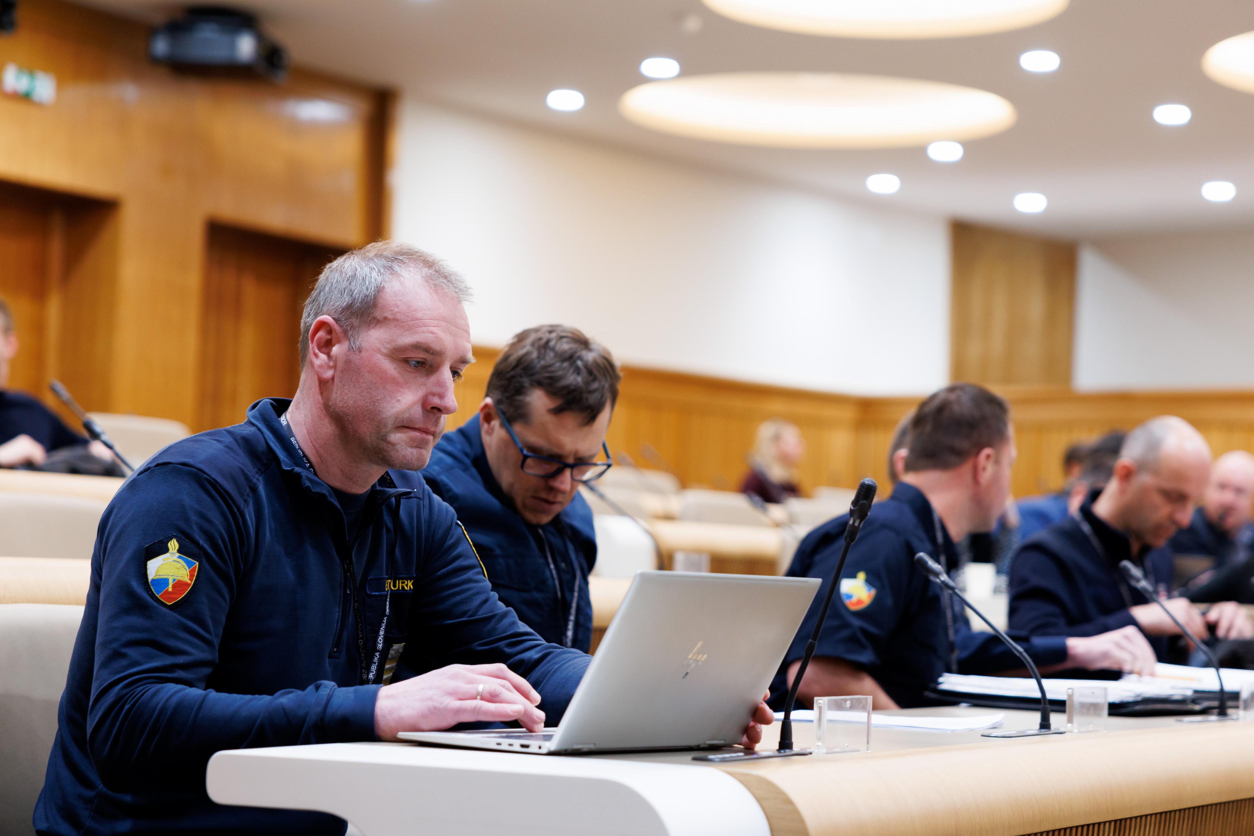 seja odbora za obrambo