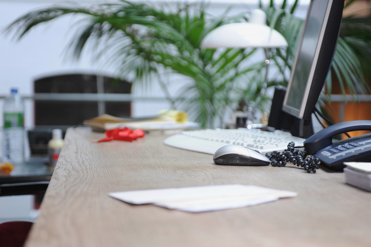 miza,pisarna,prazna,računalnik,služba,delo,zaposlitev