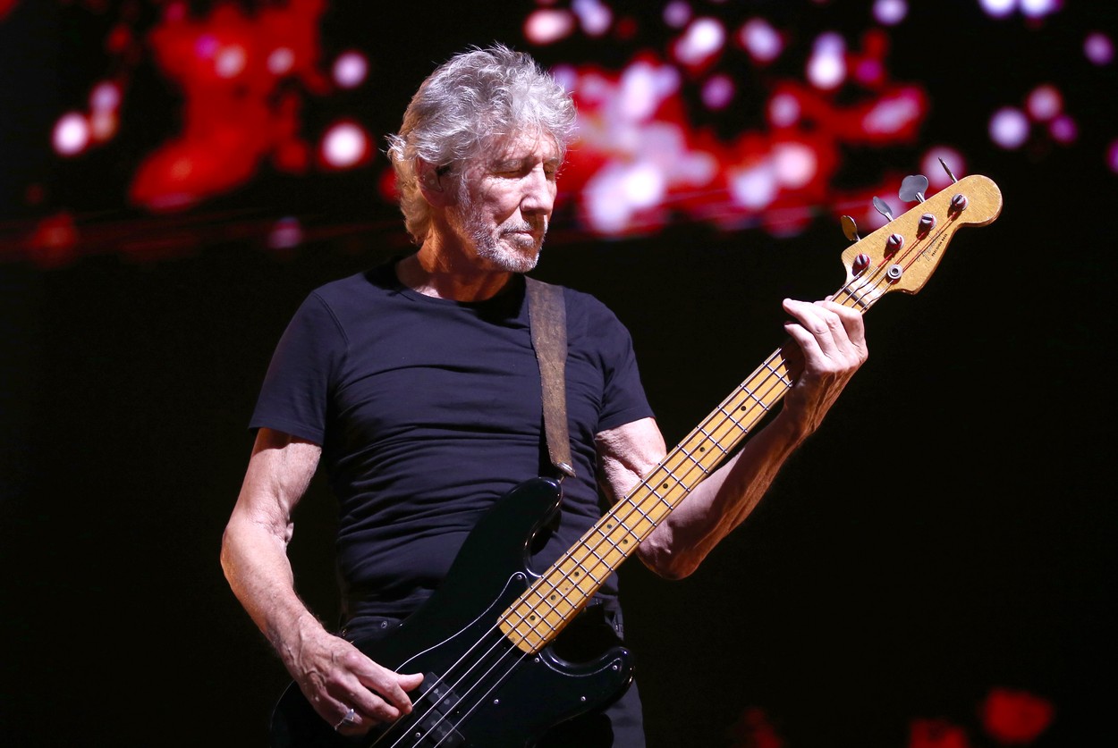 Pink Floyd co-founder Roger Waters gives concert in Moscow