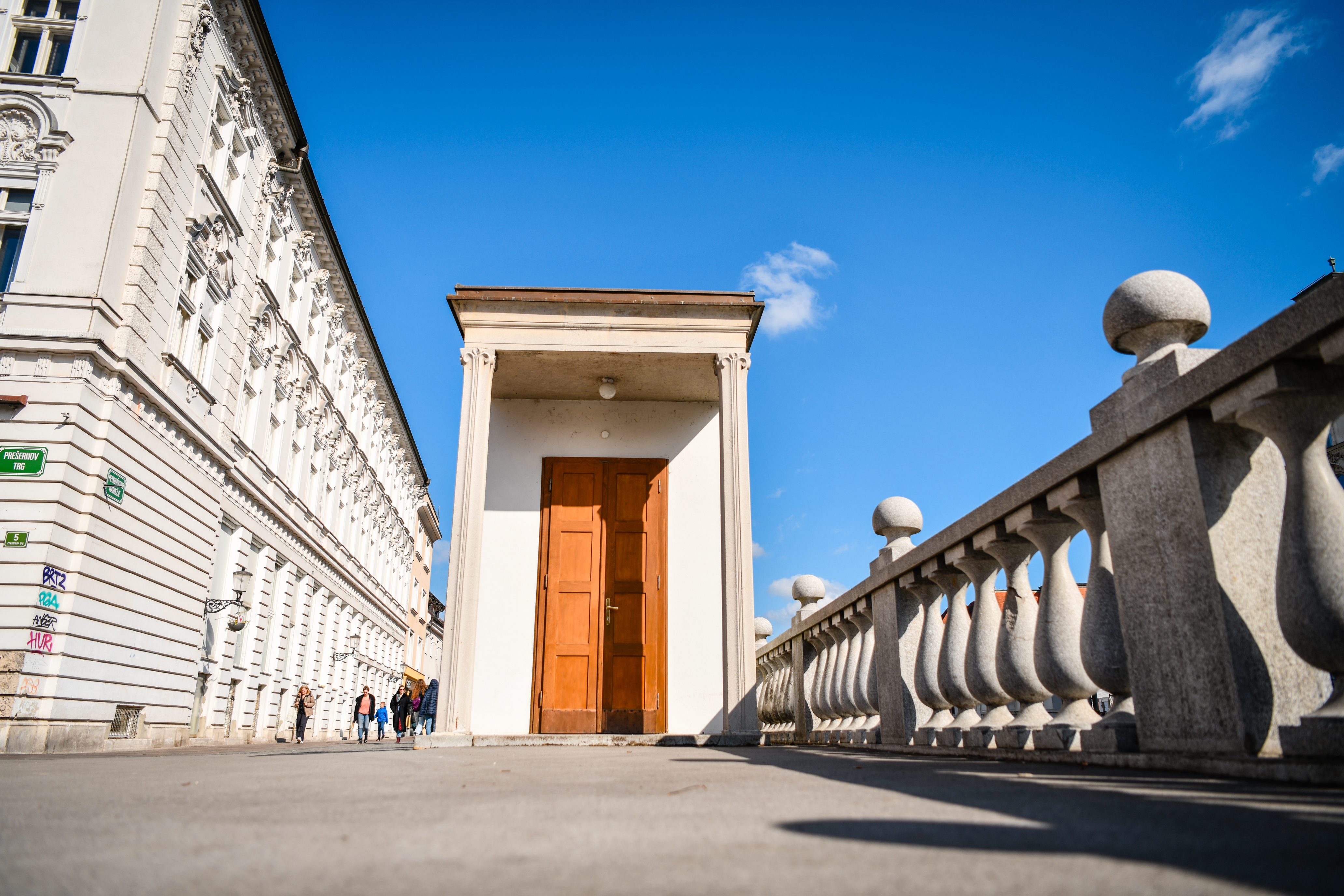 Plečnikov kiosk na levem bregu Ljubljanice