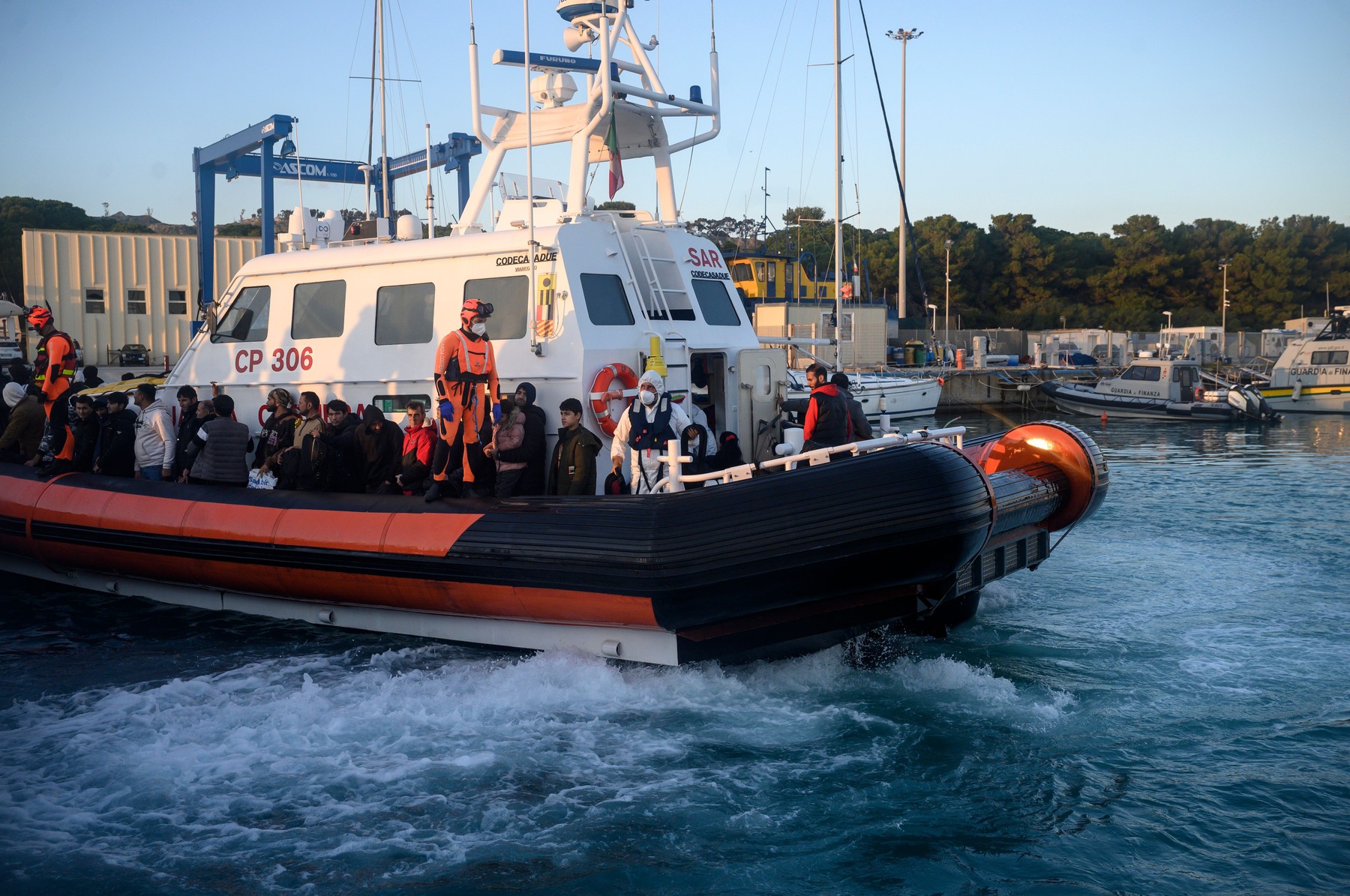reševanje prebežnikov, italijanska obalna straža