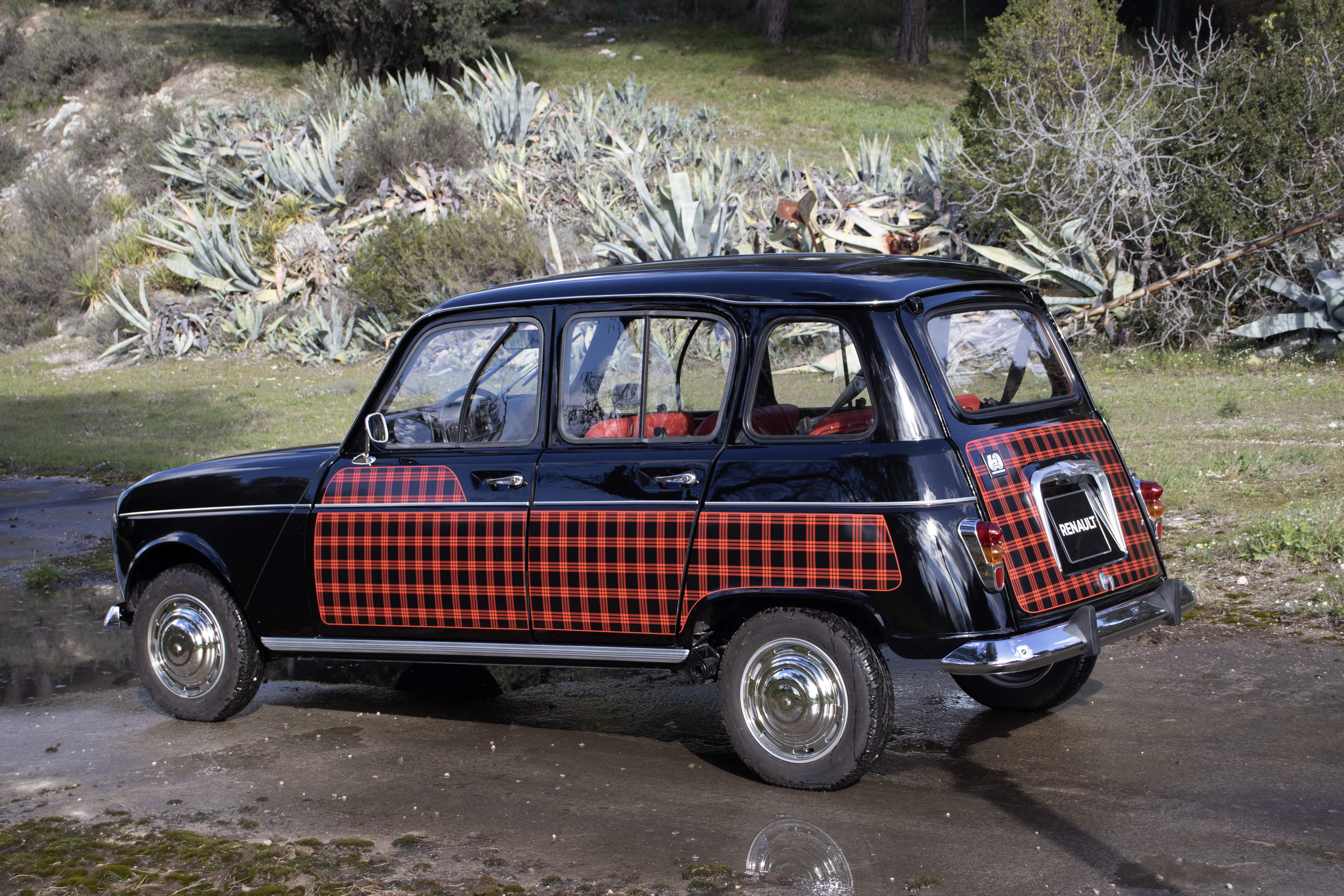 Electric_retrofit_kit_-_Renault_and_R-FIT_partnership