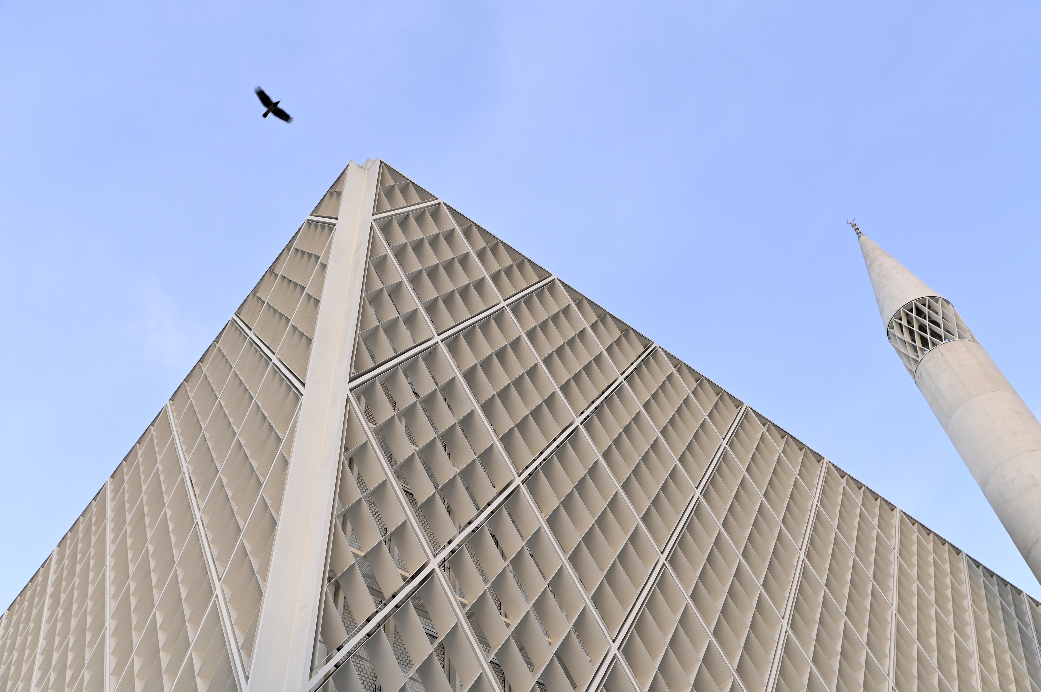 džamija, Islamski verski in kulturni center