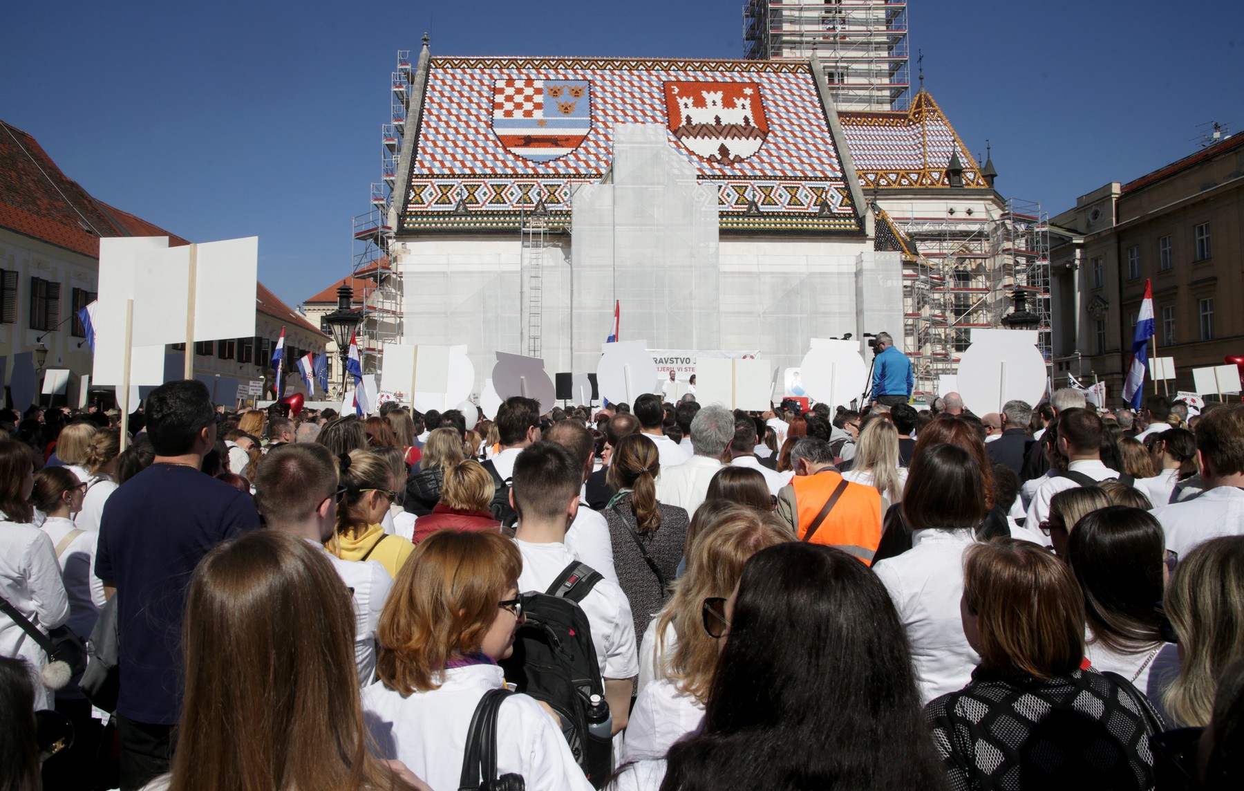 Zagreb protest zdravnikov