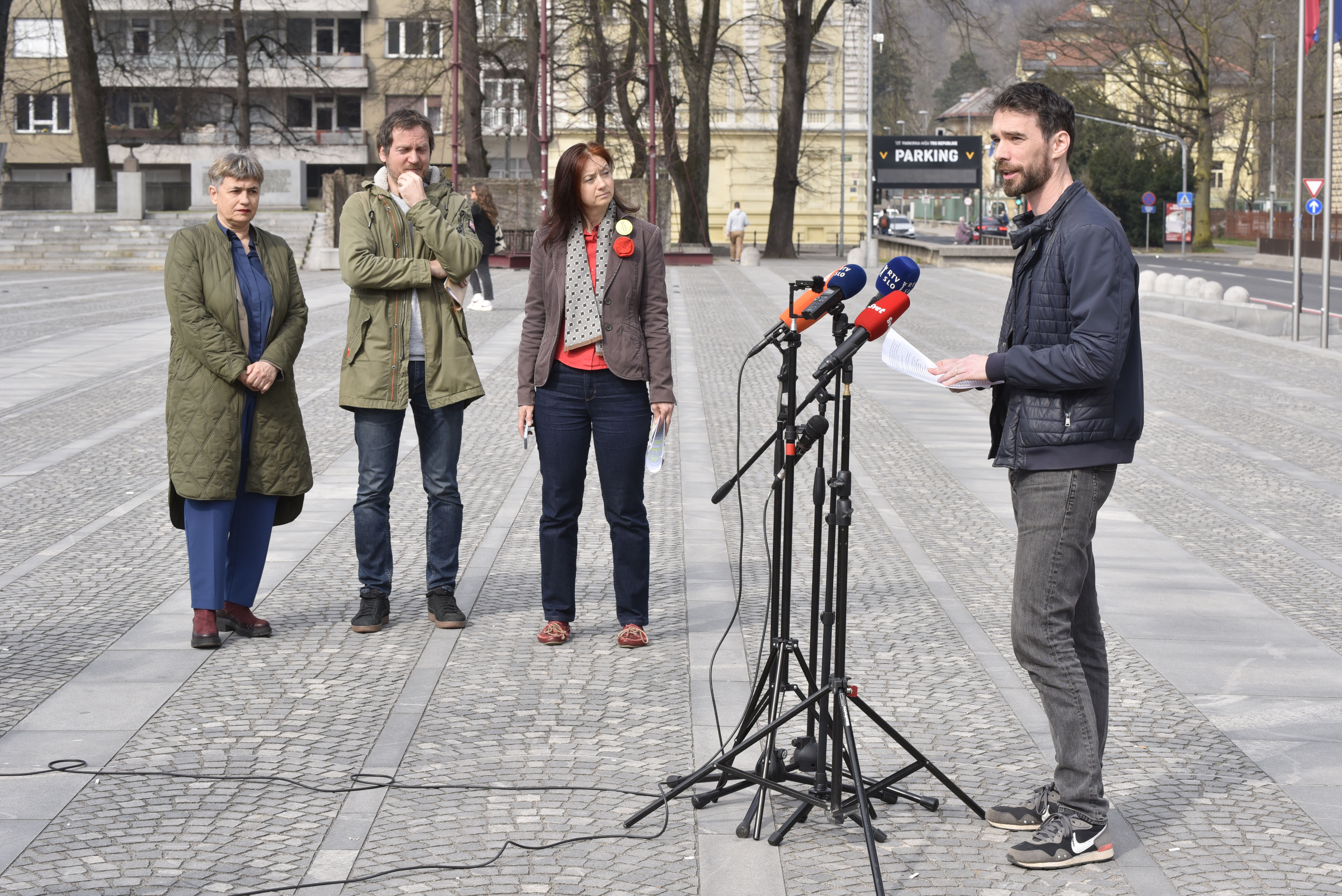 Novinarska konferenca Iniciative prosilcev za azil