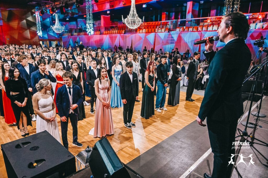 1679495845-maturantski-ples-1024x682.jpg