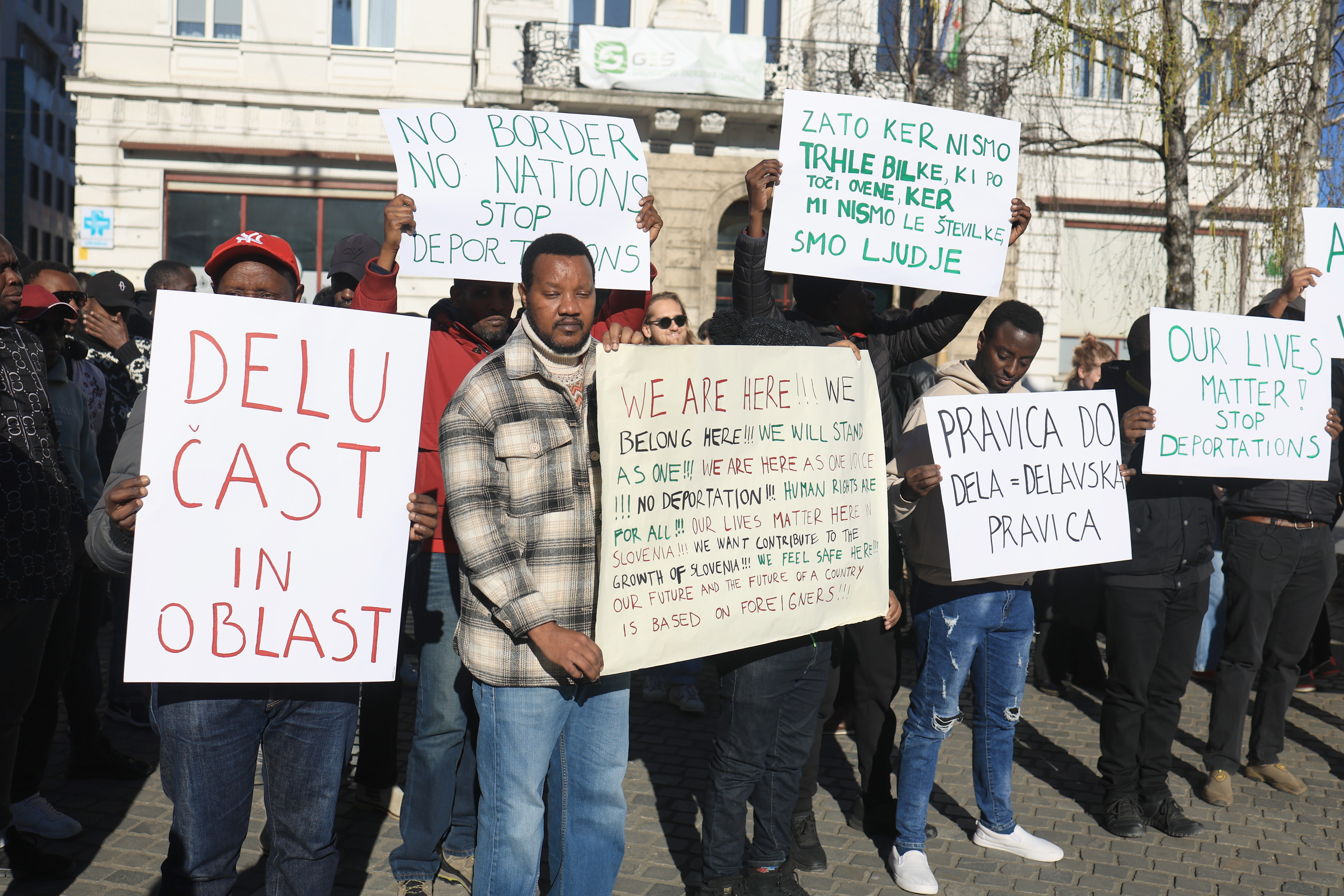 Protestni shod, prosilci za azil