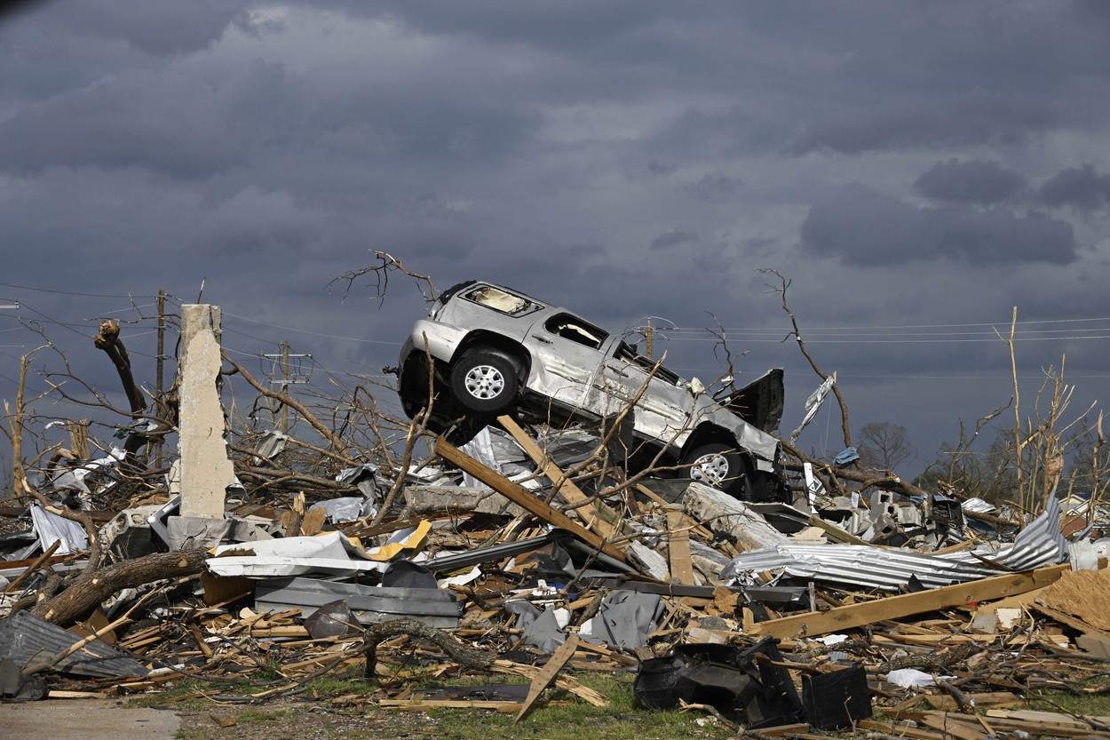 Aftermath of tornado in Rolling Fork, US