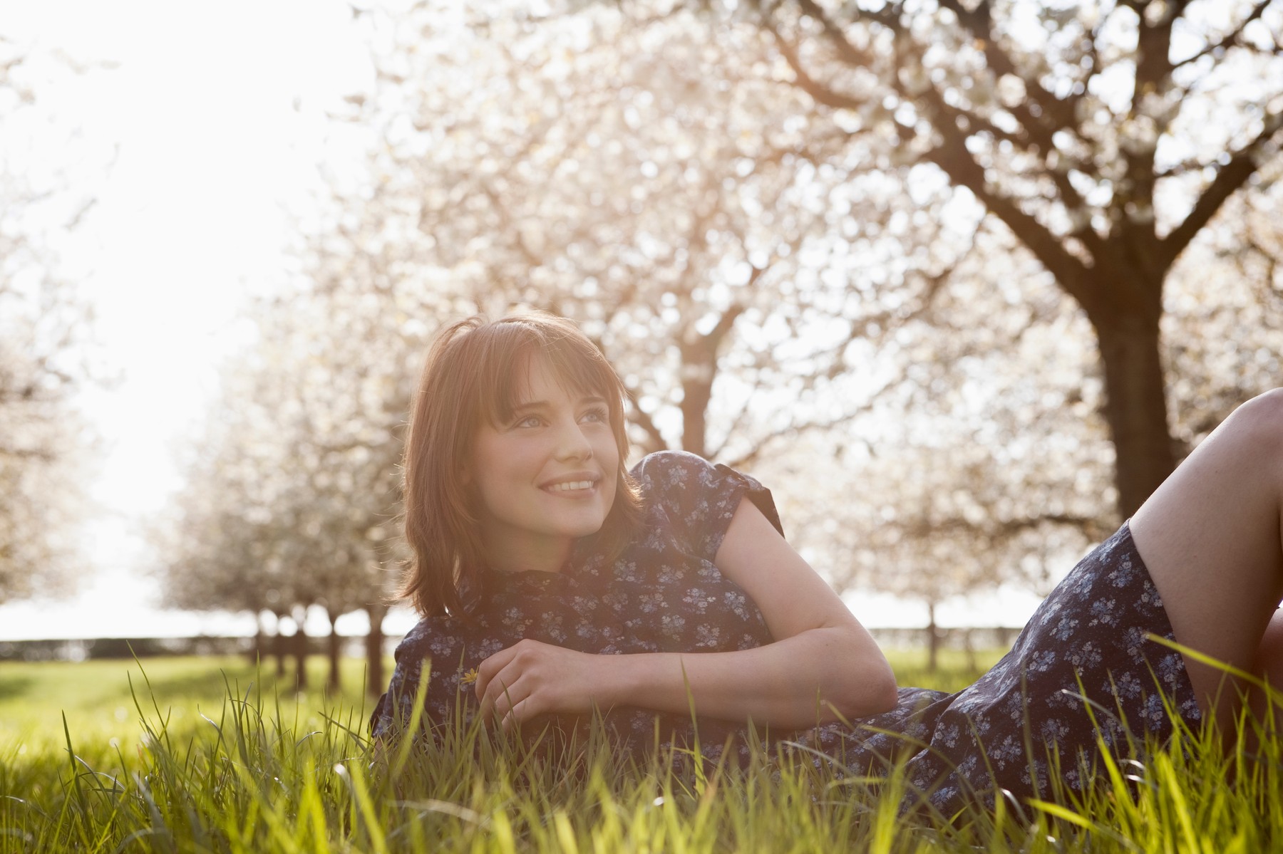 pomlad, ženska, travnik