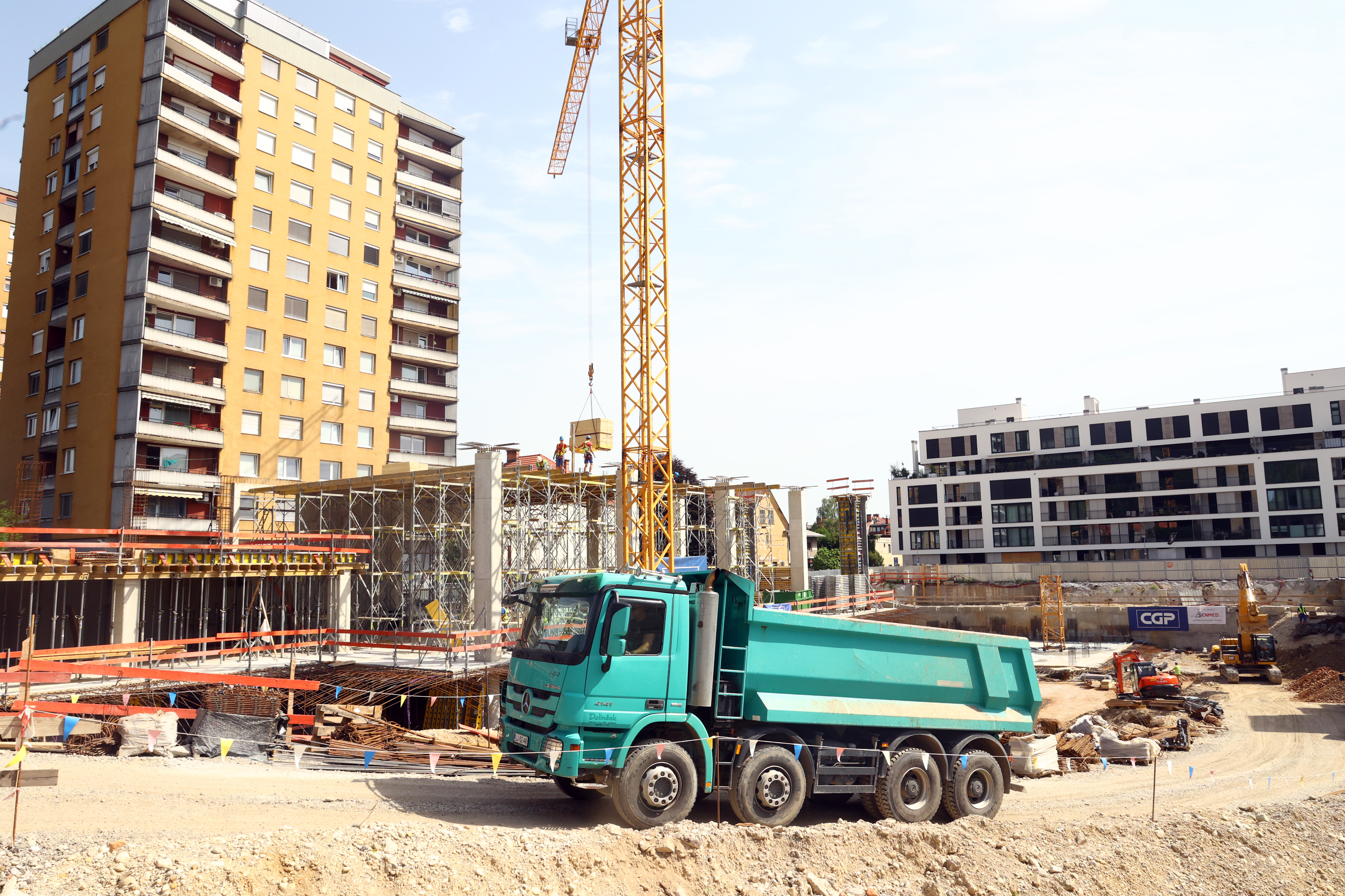 Bellevue Living,gradbeništvo,nepremičnine,gradnja,zidar,delavec,tovornjak,žerjav,gradbišče