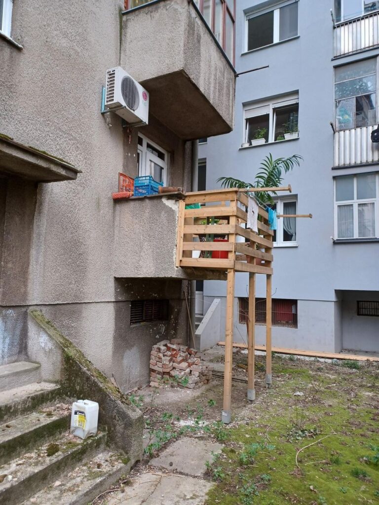 1681458345-62523309-balkon-u-zagrebu-768x1024.jpg