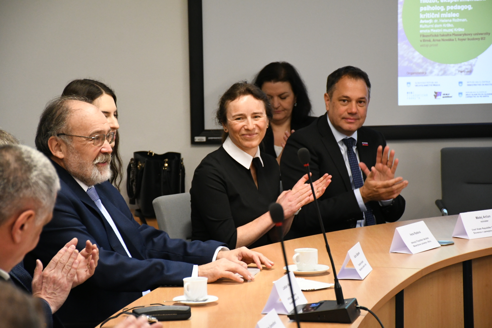 Matej Arčon, slavistke