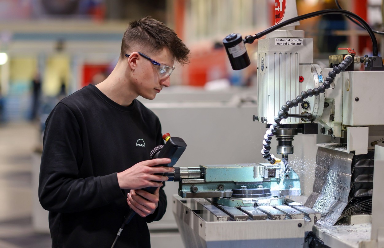 železar,stroj,orodje,moški,delavec,nemčija,tovarna,kadri,mladi,stroj