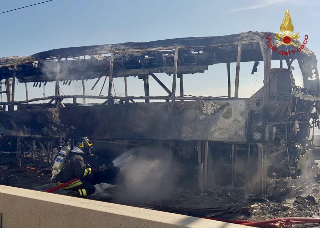 Benetke, ogenj, gasilci, avtobus