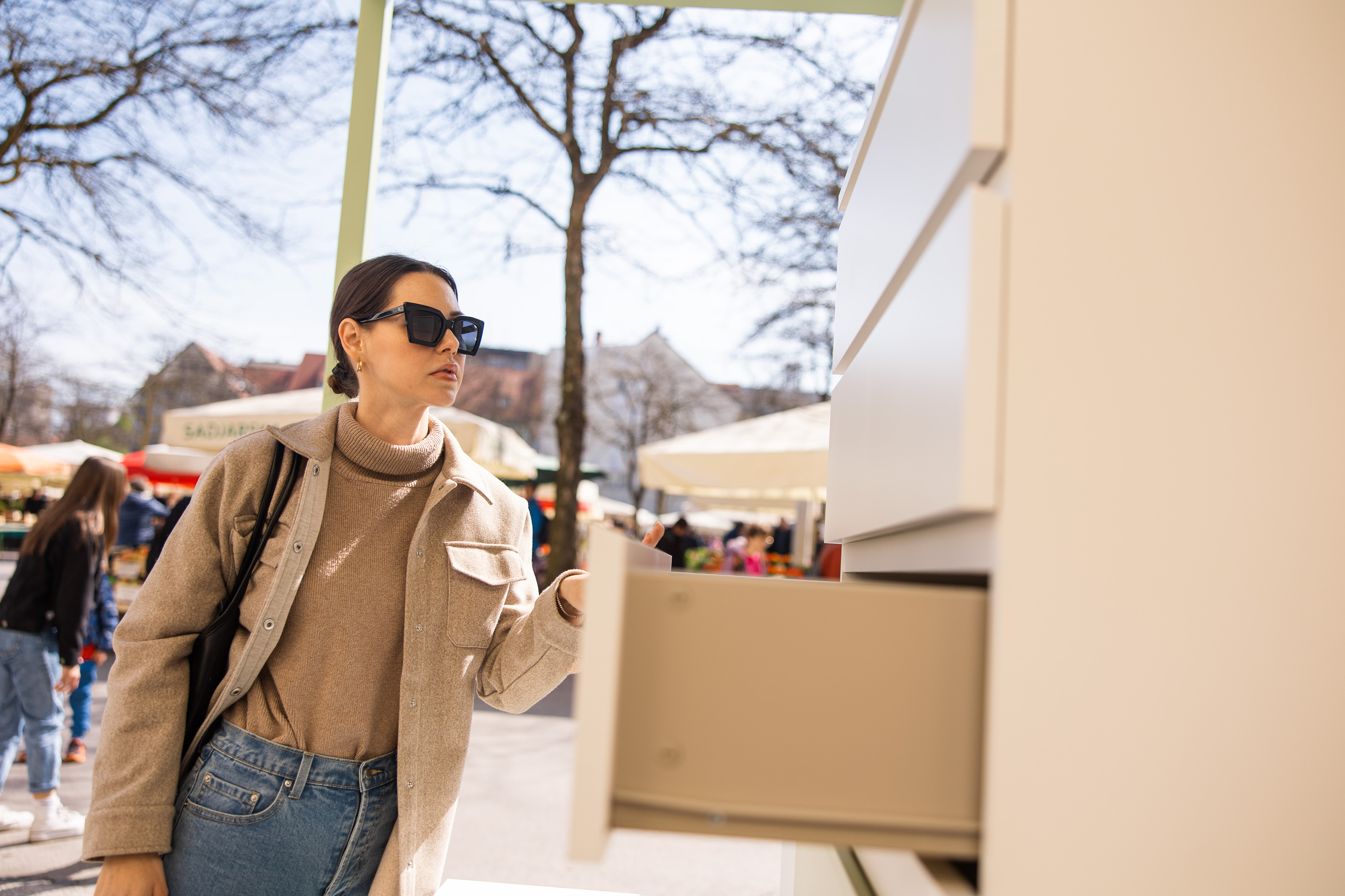 Instalacija na Pogacarjevem trgu 4