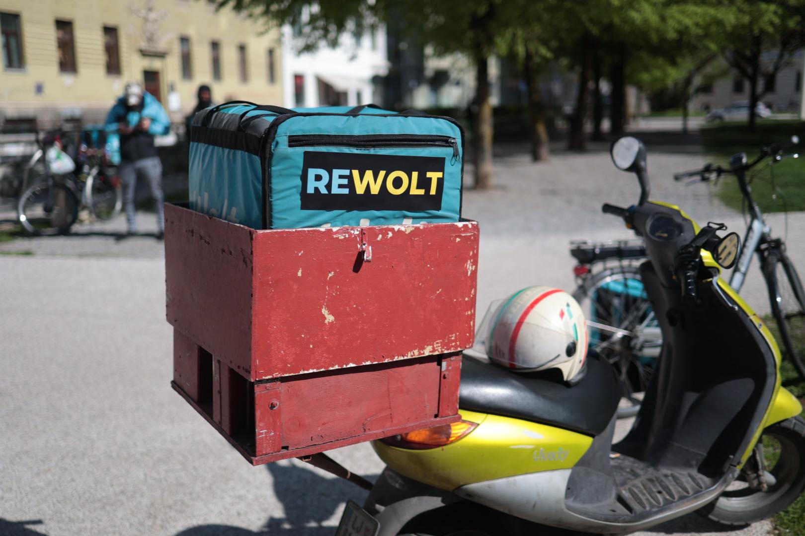 Sindikat dostavljavcev, Wolt, Glovo