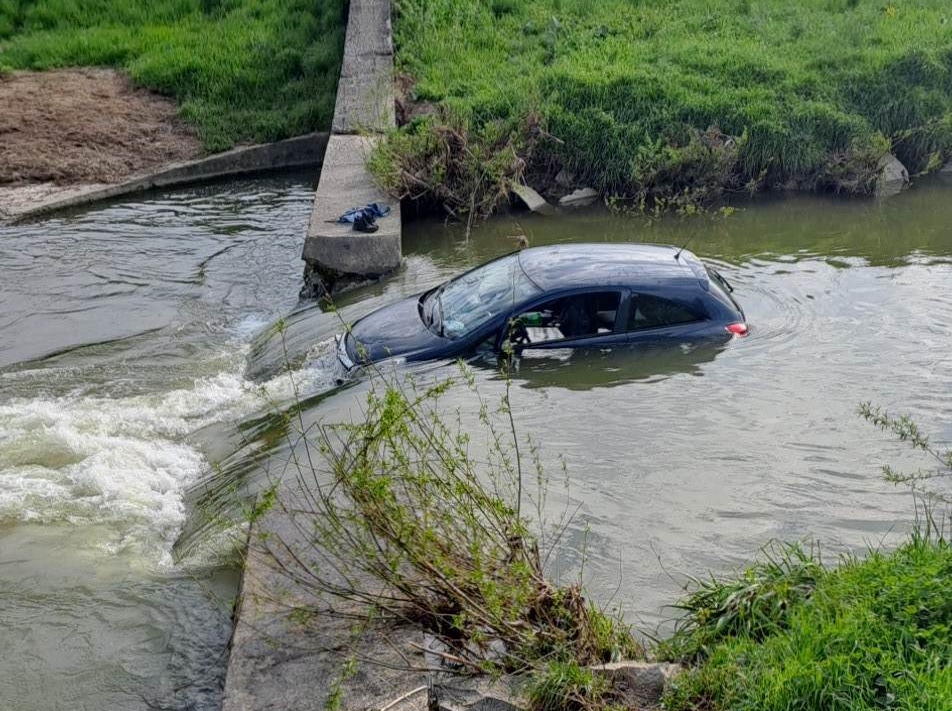 Vozilo v deroči vodi