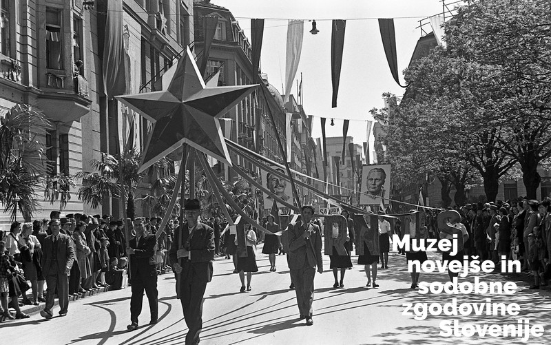 Prvomajska parada v Ljubljani leta 1946 (Foto: Slavko Smolej, hrani Muzej novejše in sodobne zgodovine Slovenije)
