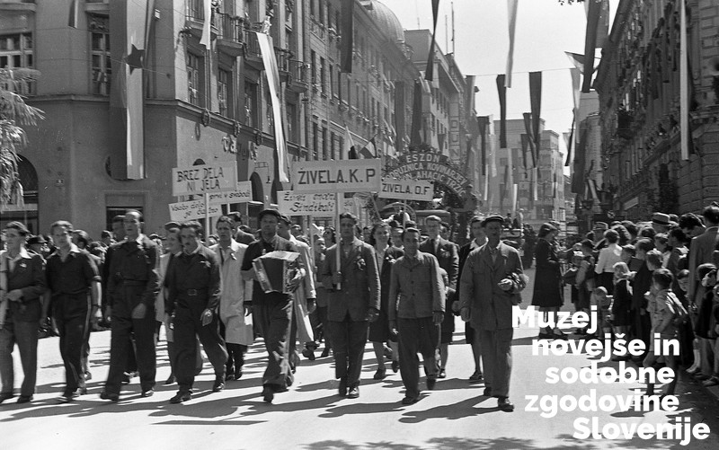 Prvomajska parada v Ljubljani leta 1946 (Foto: Slavko Smolej, hrani Muzej novejše in sodobne zgodovine Slovenije)