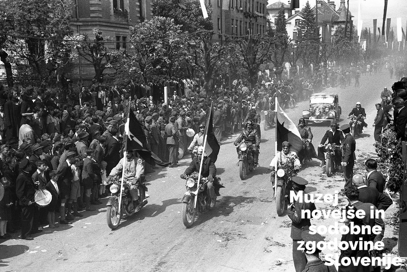 Prvomajska parada v Ljubljani leta 1946 (Foto: Jože Kološa, hrani Muzej novejše in sodobne zgodovine Slovenije)