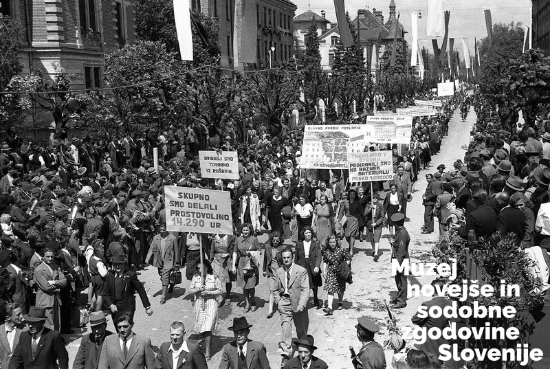 Prvomajska parada v Ljubljani leta 1946 (Foto: Jože Kološa, hrani Muzej novejše in sodobne zgodovine Slovenije)