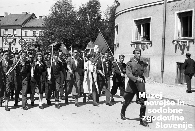 Fotografija iz zbirke Foto Slovenija (fotografi podjetja Foto Slovenija), hrani Muzej novejše in sodobne zgodovine Slovenije