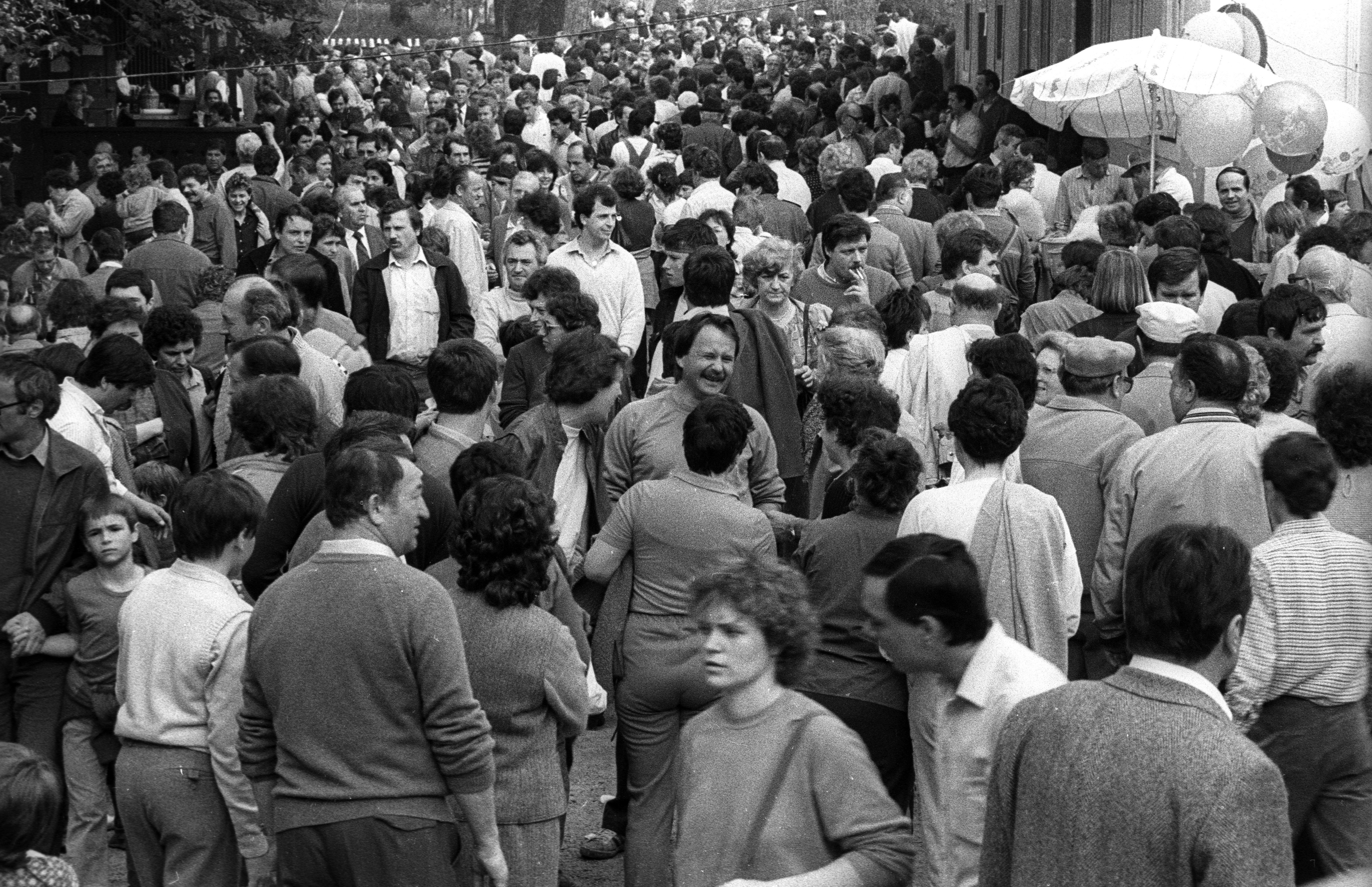 Srdjan Živulovič/BOBO (Praznovanje 1. maja leta 1986 v Sloveniji v času Jugoslavije)