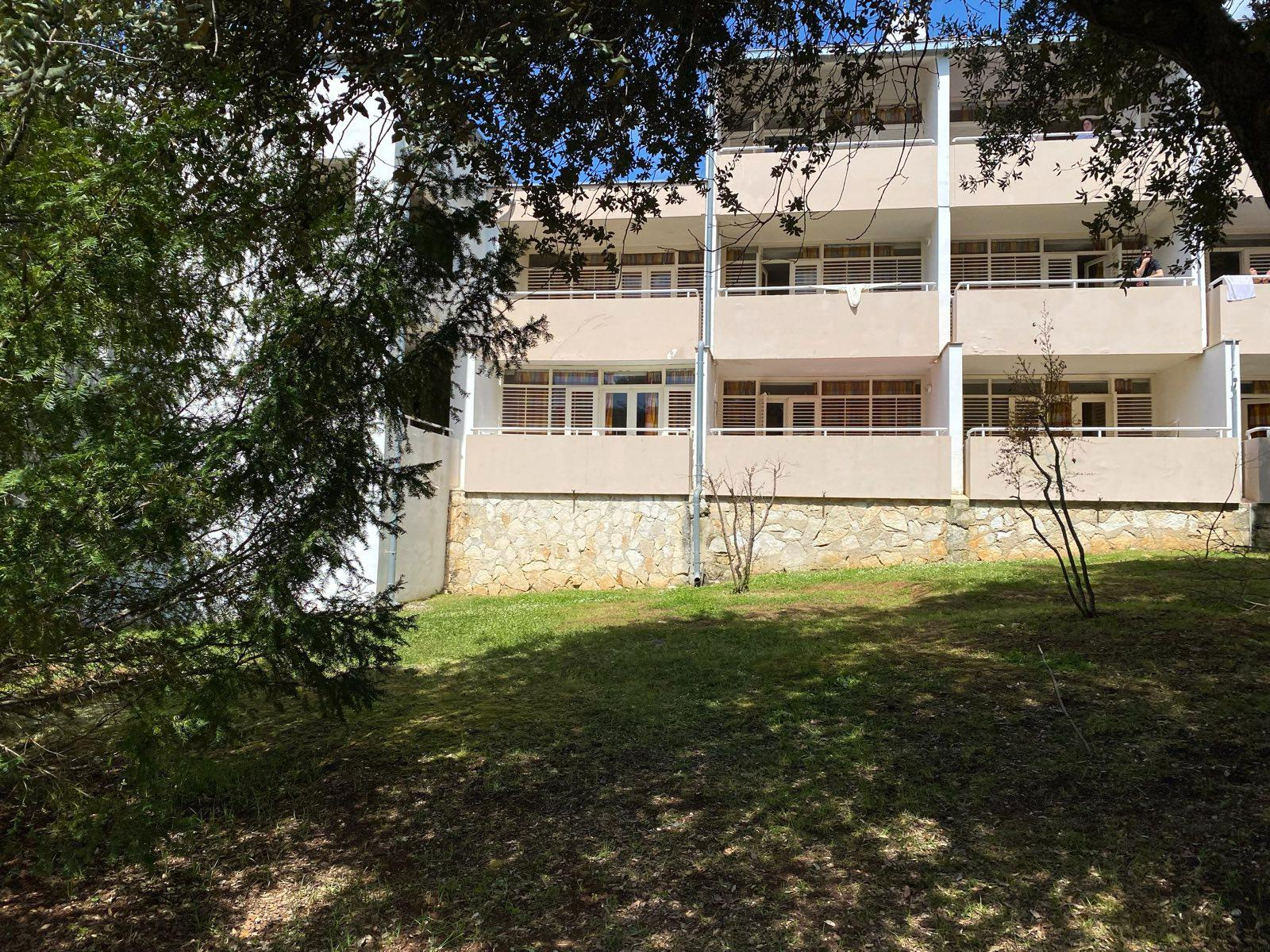 poreč, smrtna nesreča, padel z balkona