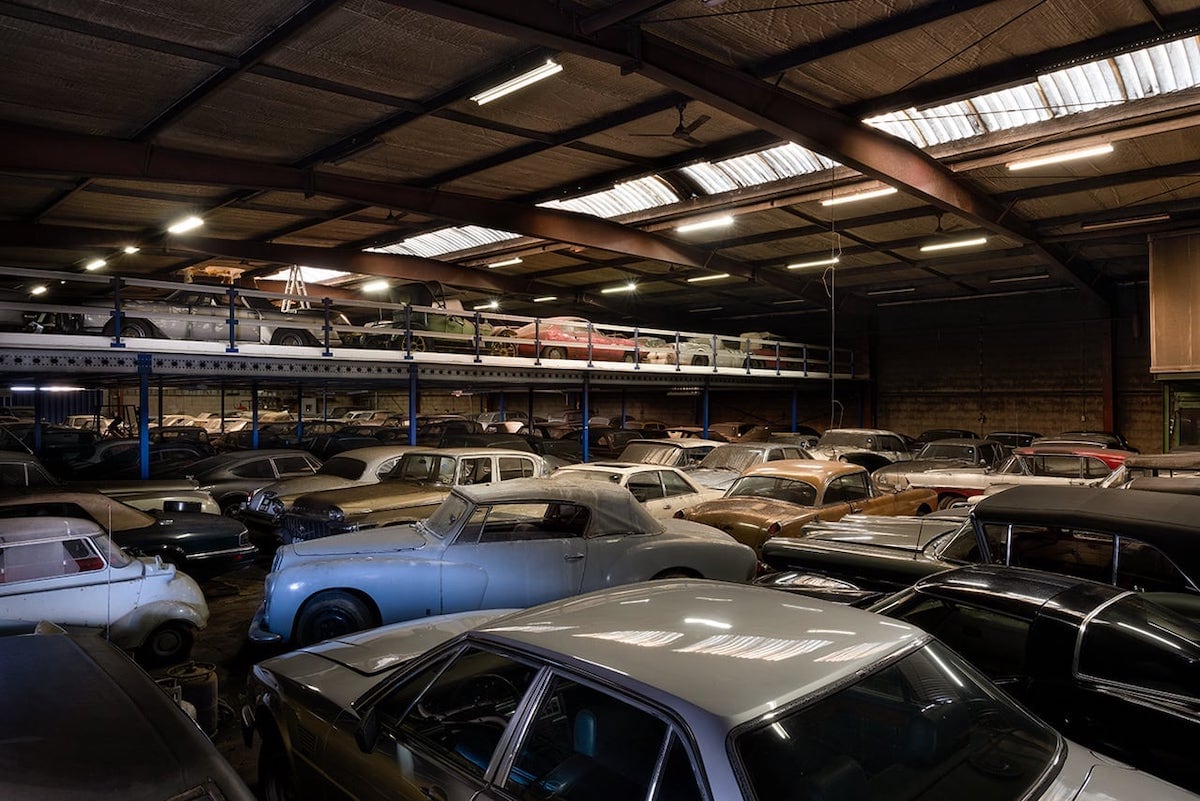 Zapuščena zbirka avtomobilov